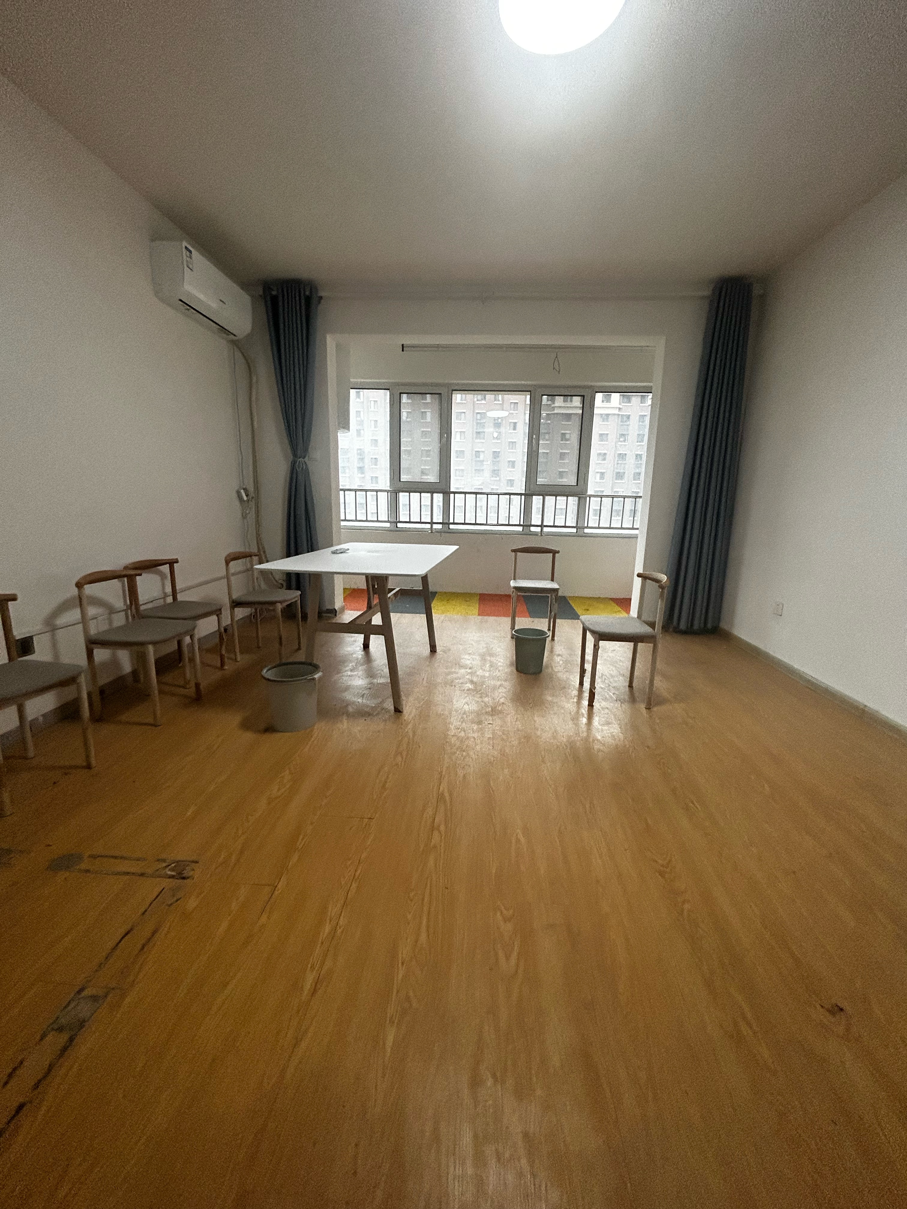 
							中铁逸都国际