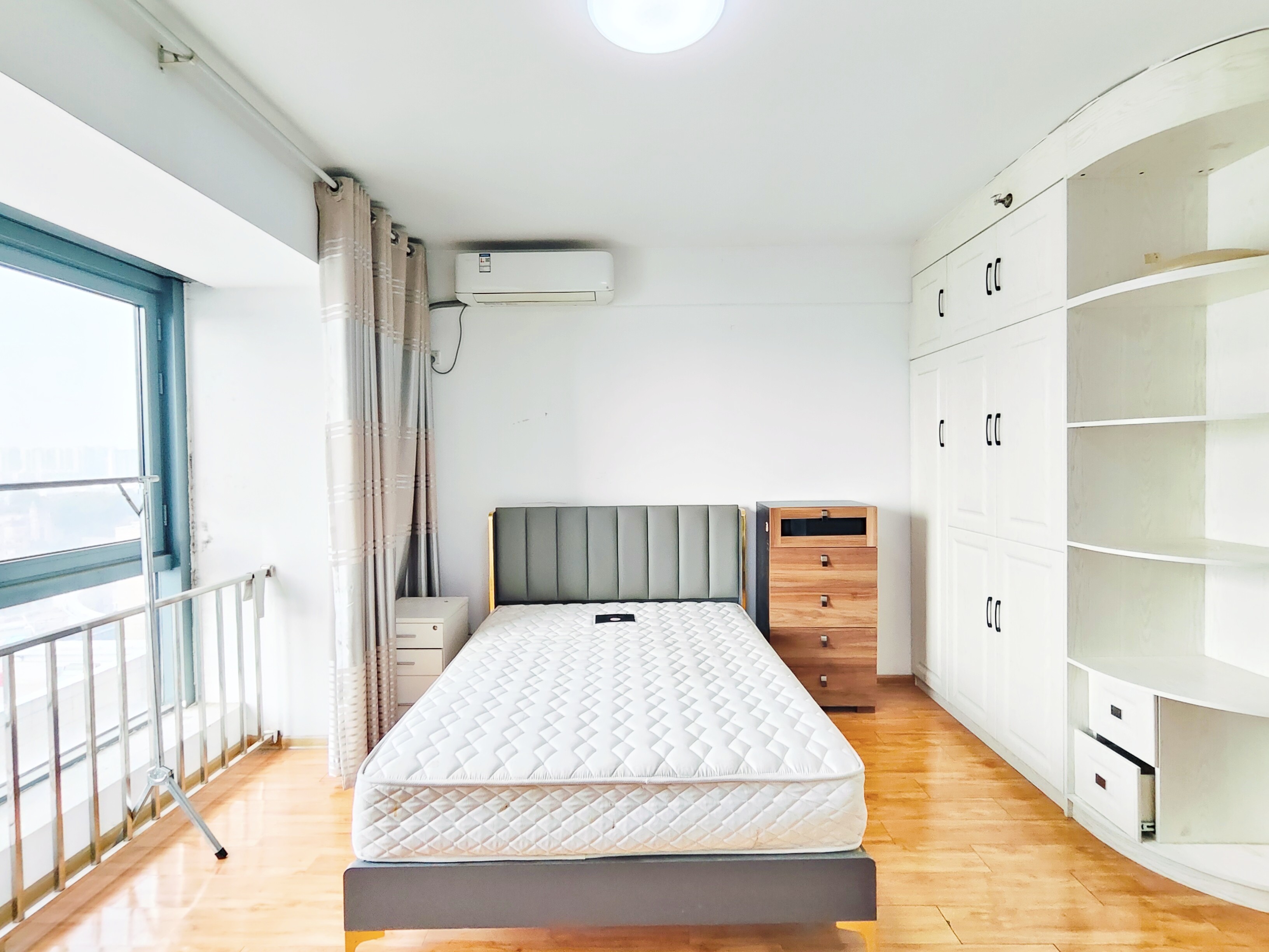  广厦聚隆广场(商住楼)  南北