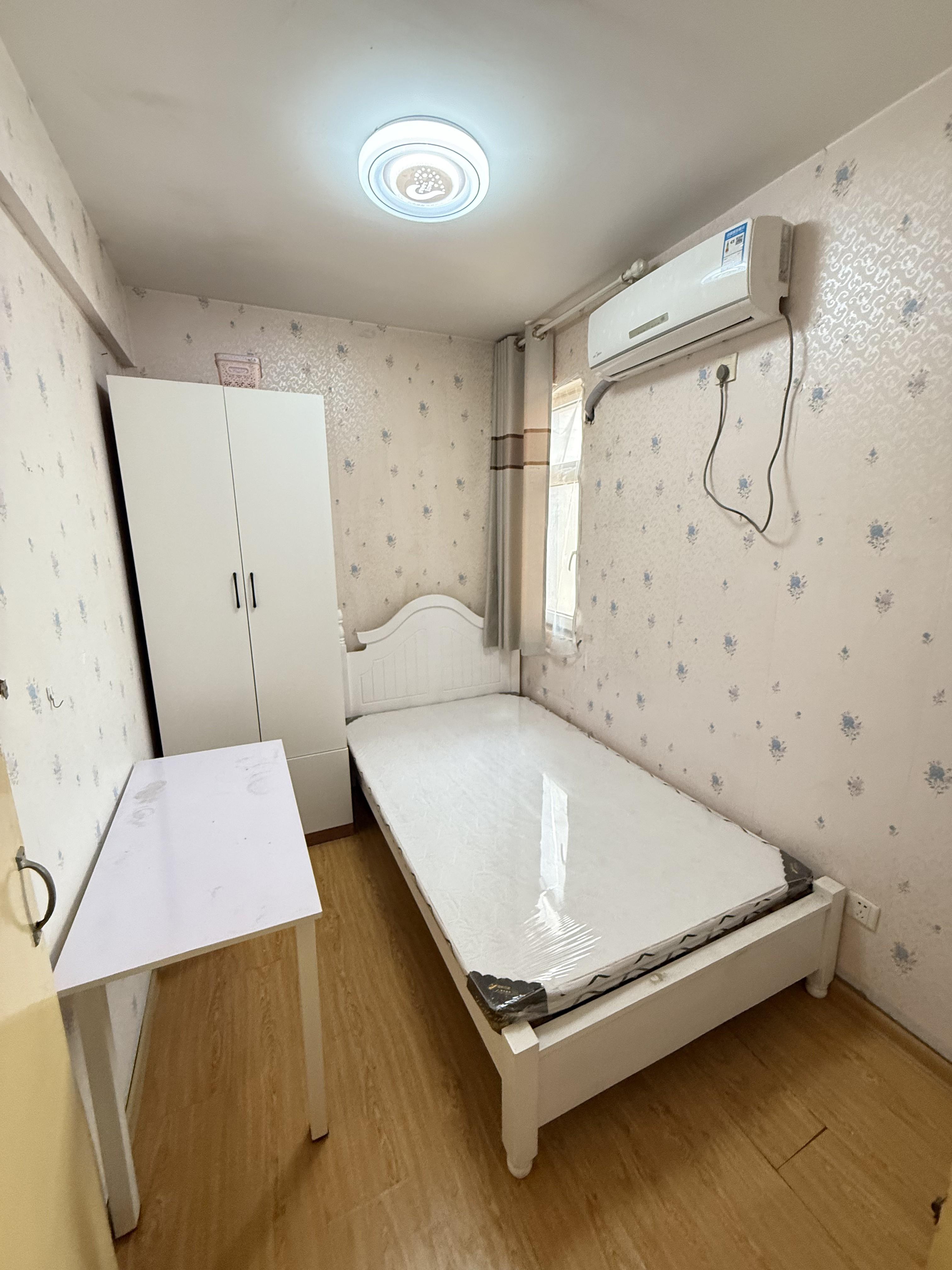 官扎营新区