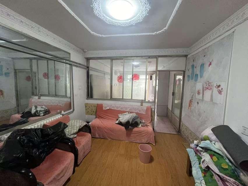
							青后小区