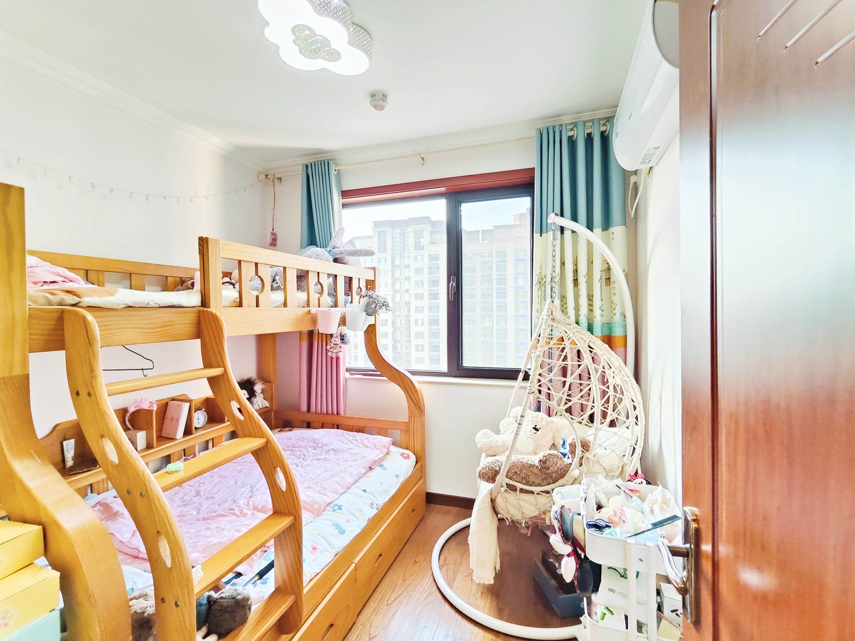 海尔云世界滟澜公馆花园