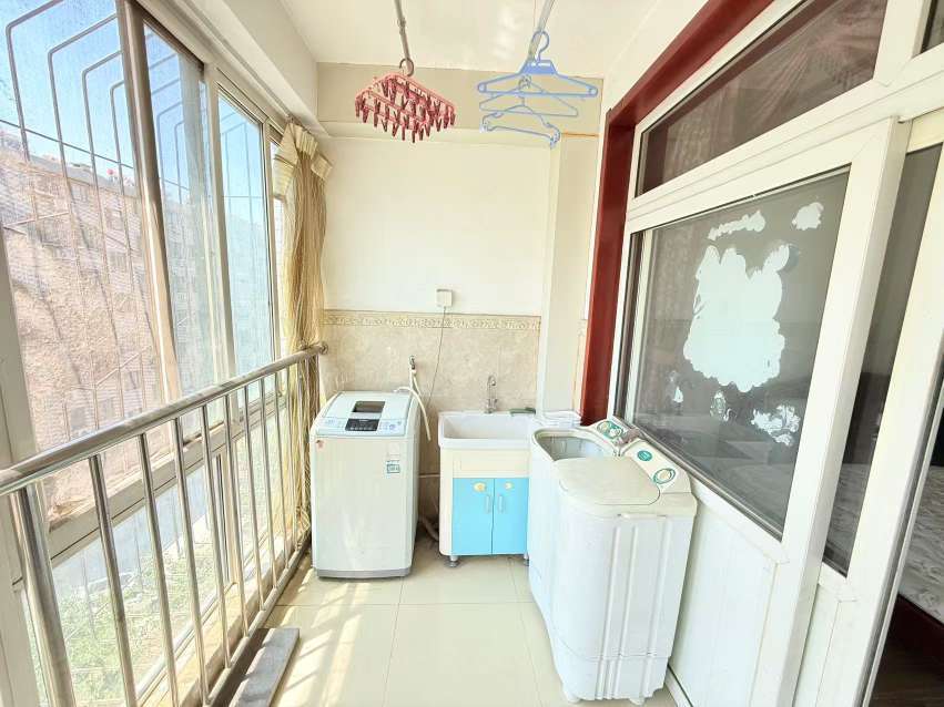 高墙王小区