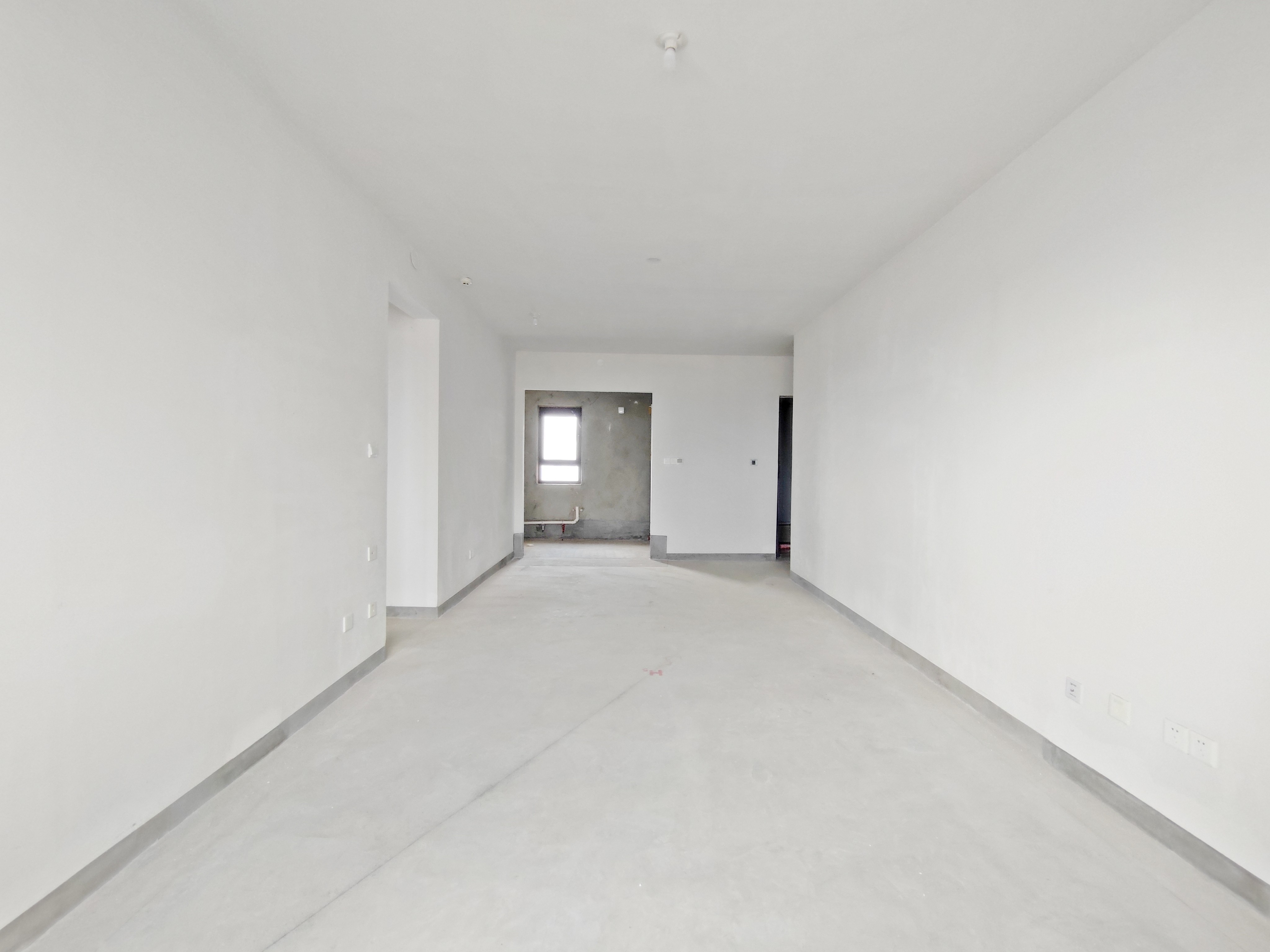  中建大学里 南北