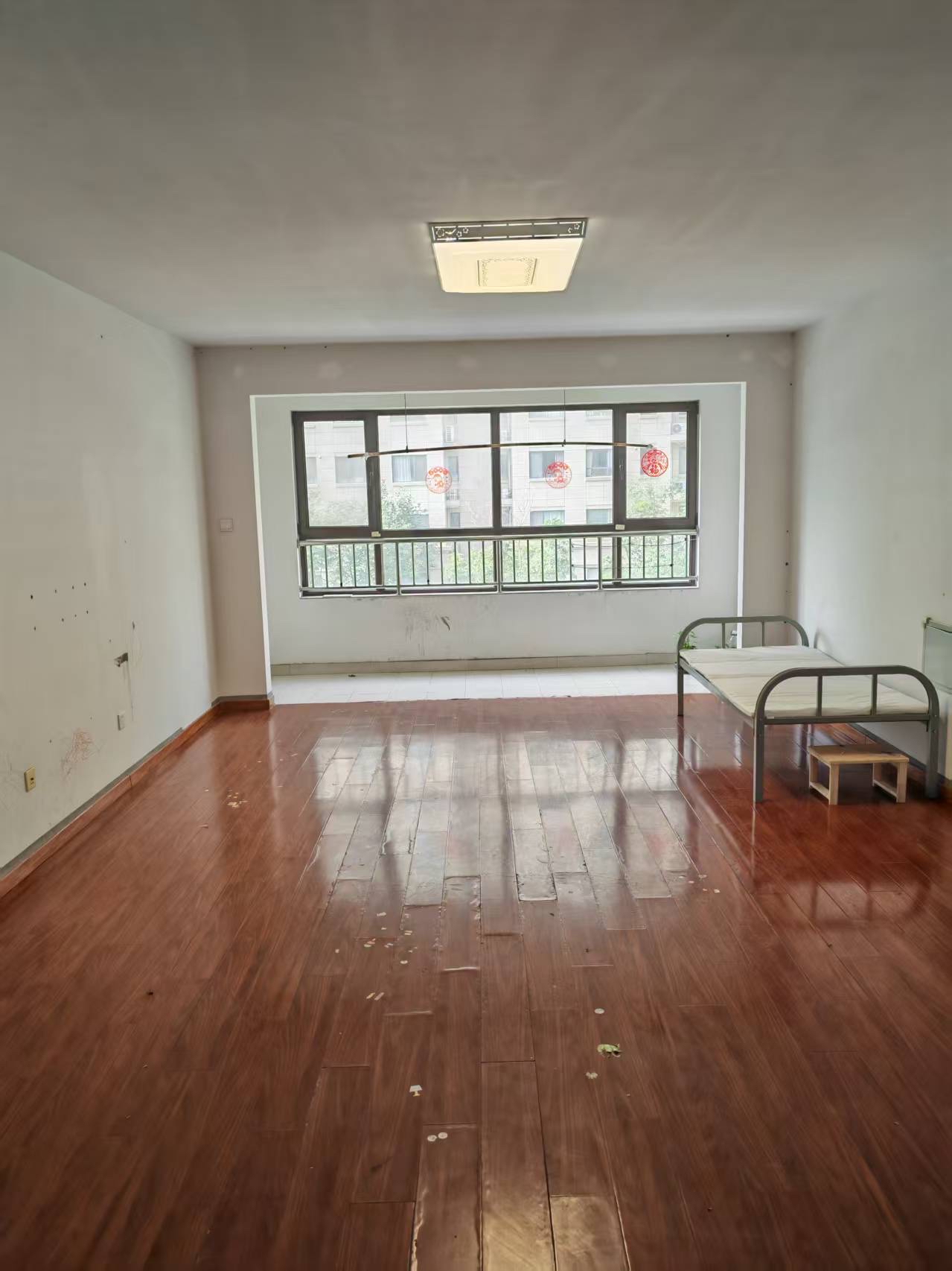 整租·银丰唐郡荷花园，卧室家具家电齐全，拎包入住