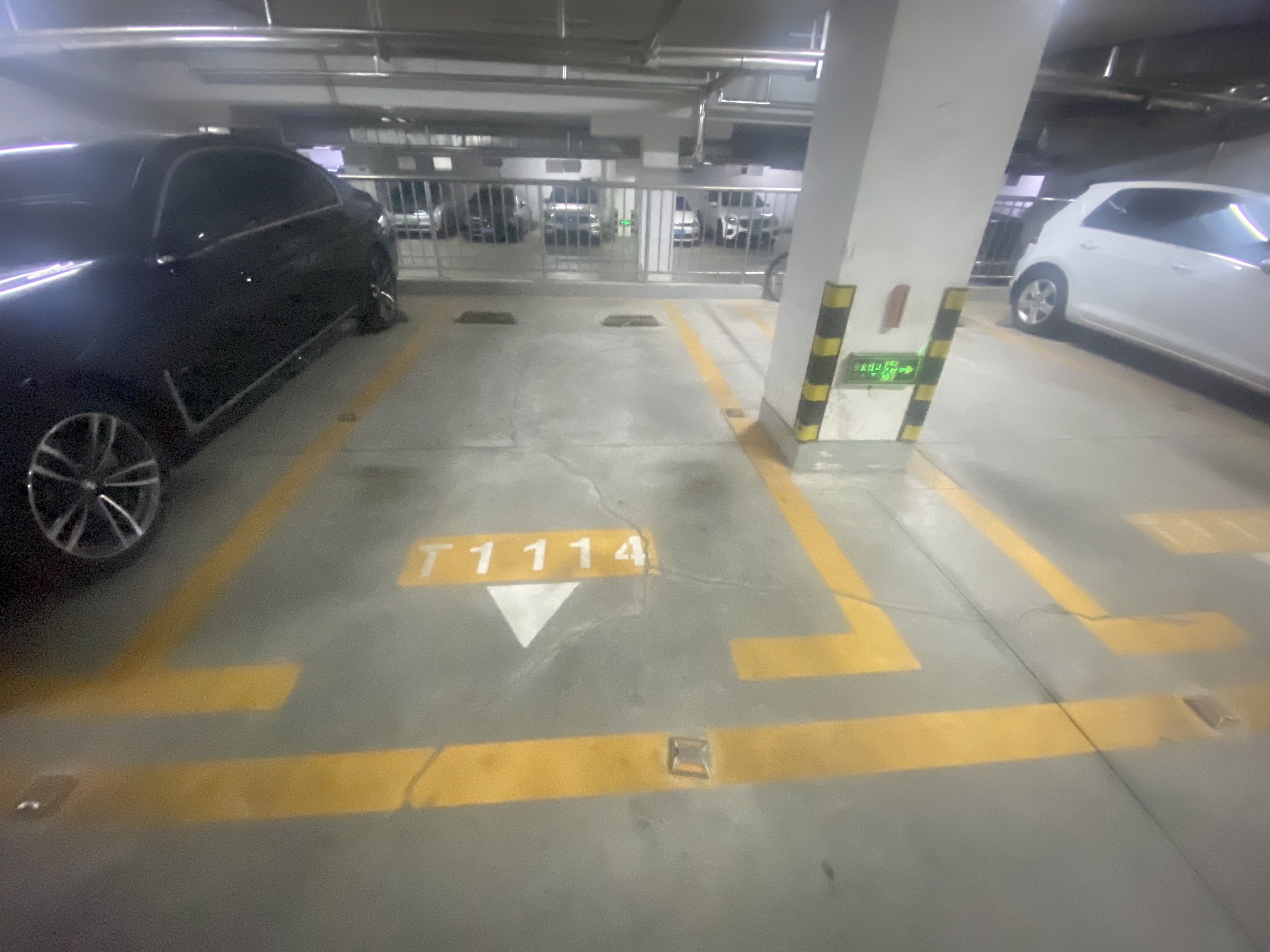  鲁能领秀城车位地下室  东西