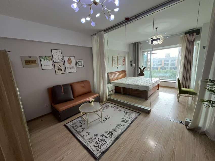整租· 汇展香格里拉 1室1厅 北向，家具家电全齐，可办公可居住