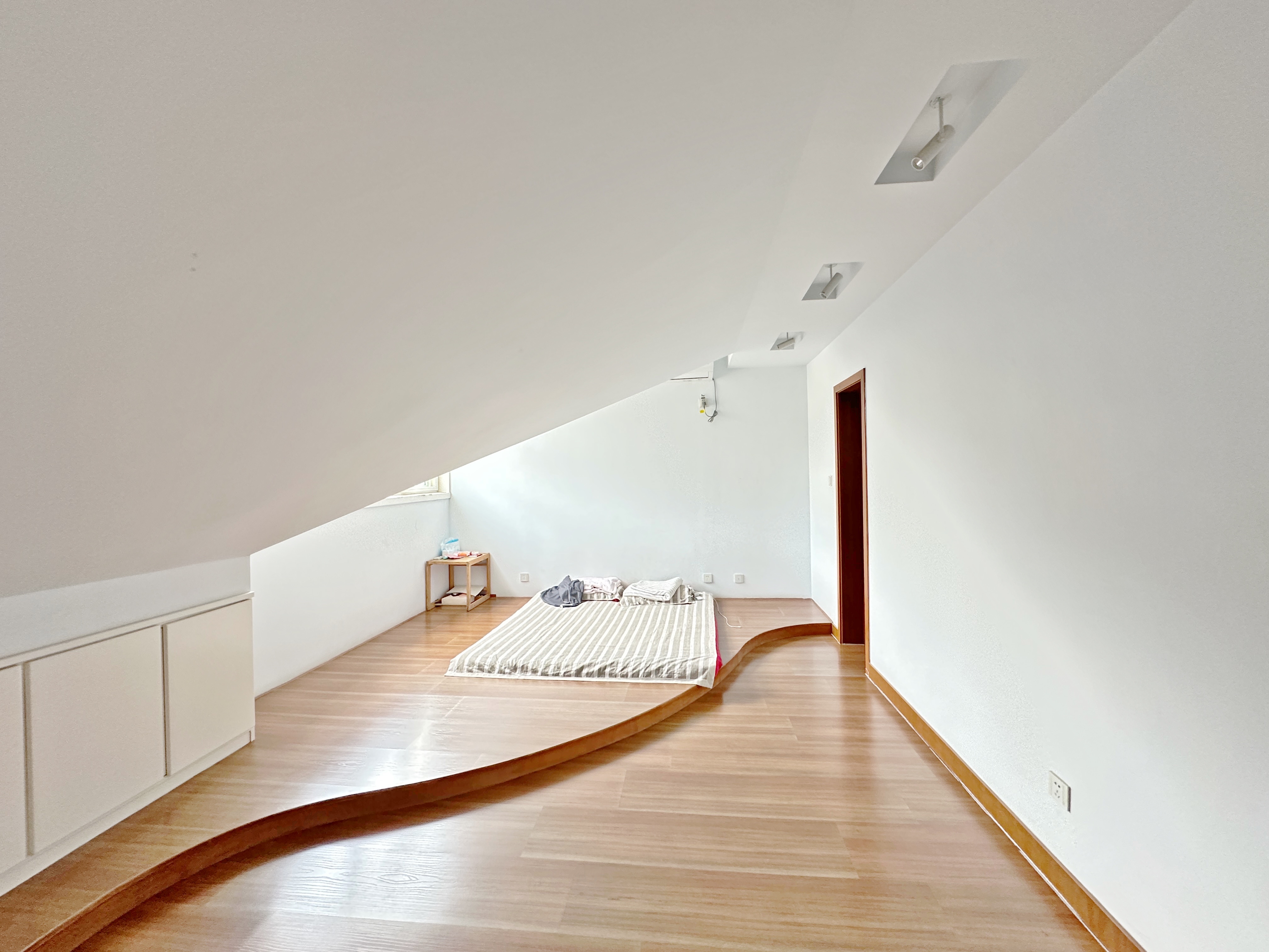 卧龙花园龙和苑