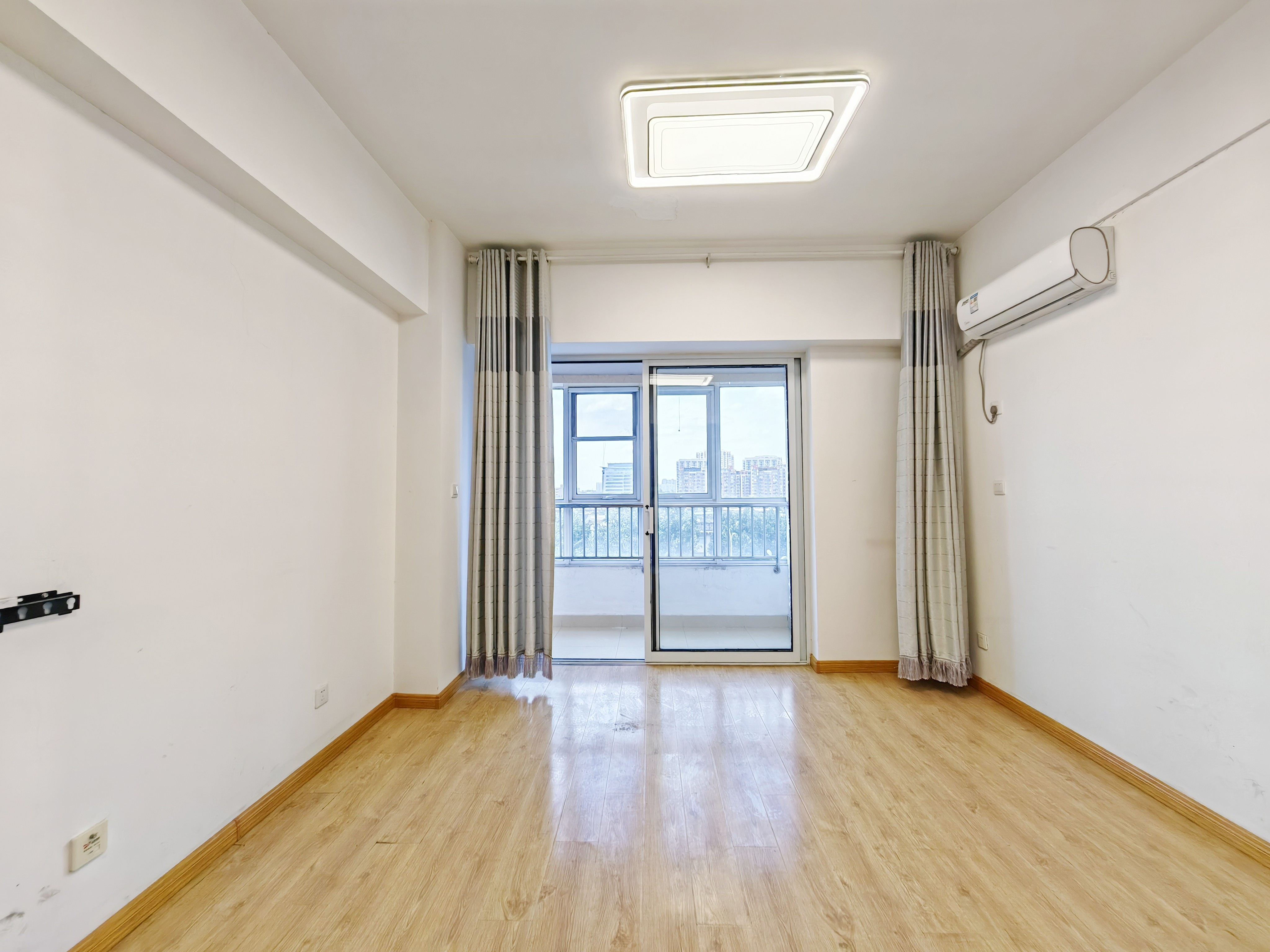   港基城市广场  南北