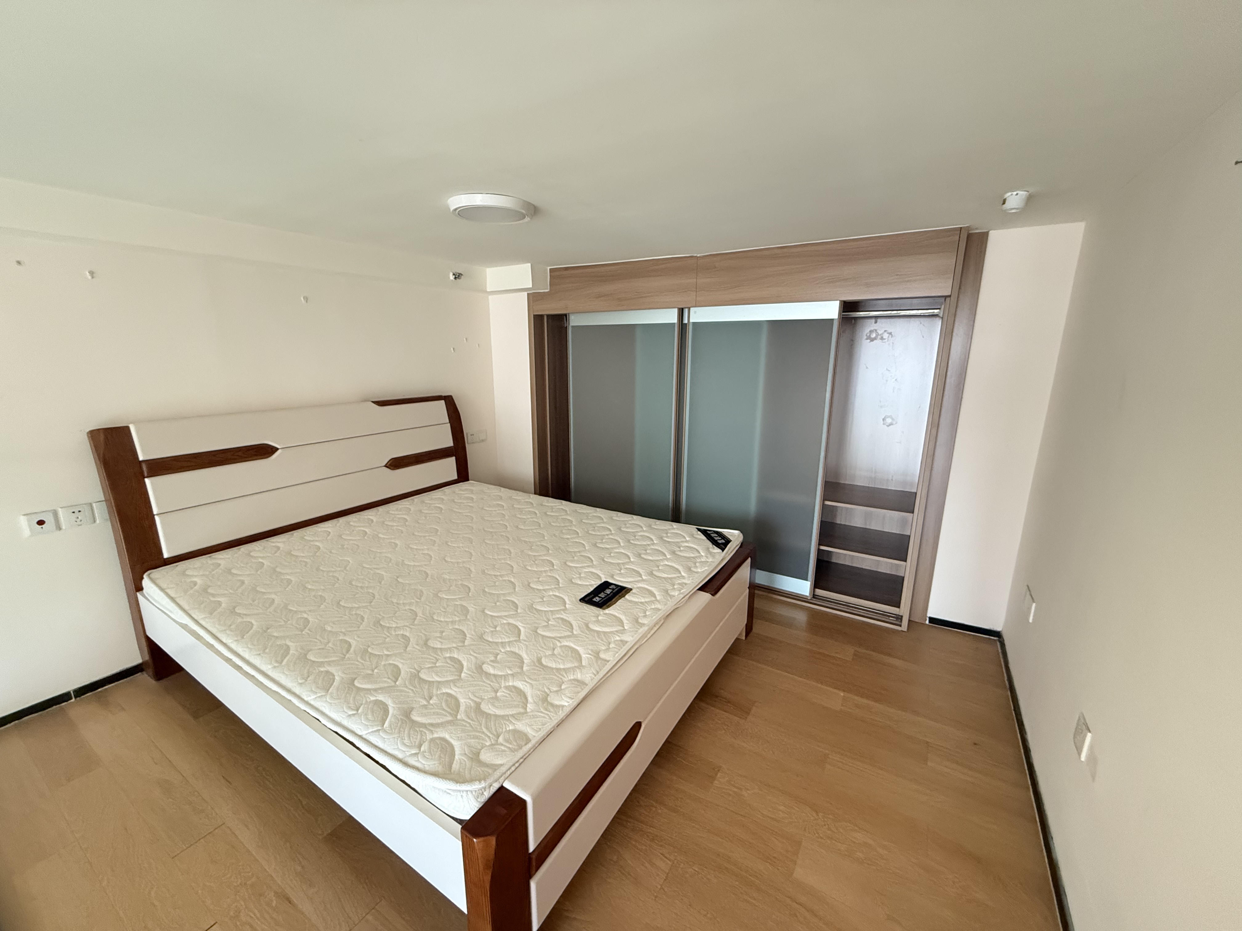 整租·白马山 恒大睿城(商住楼) 1室1厅 精装 家具齐全 看房方便