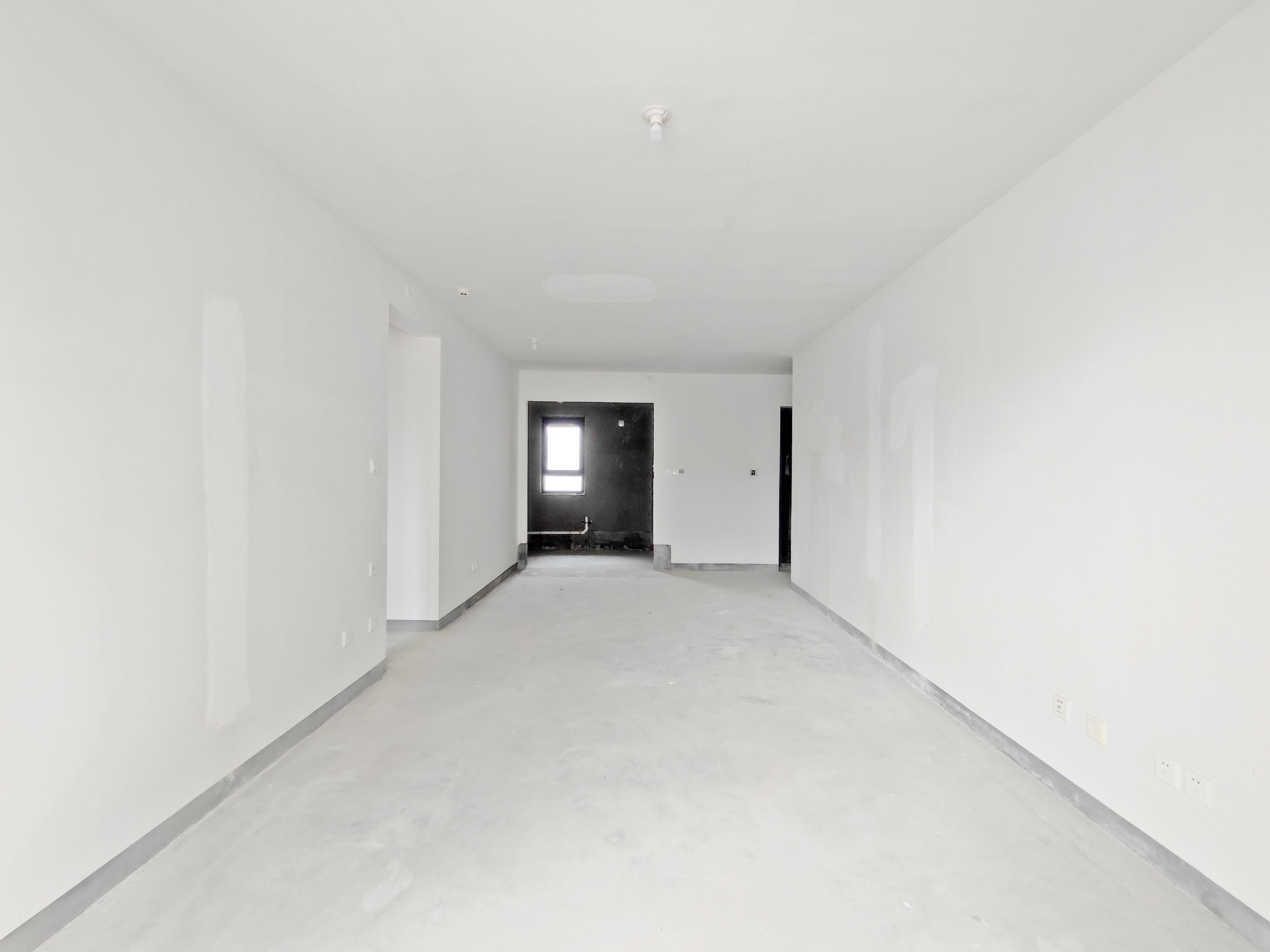  中建大学里 南北