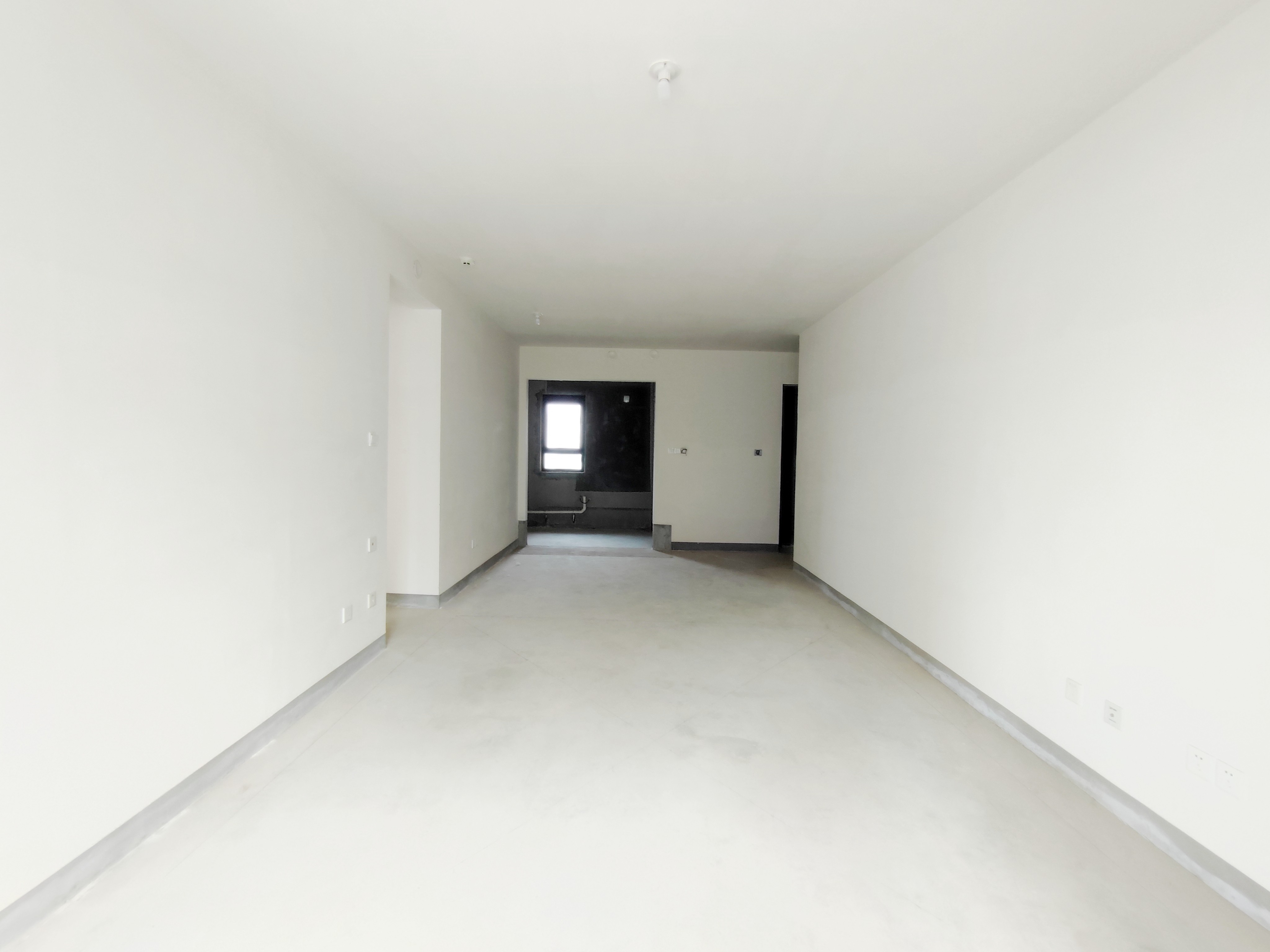  中建大学里 南北