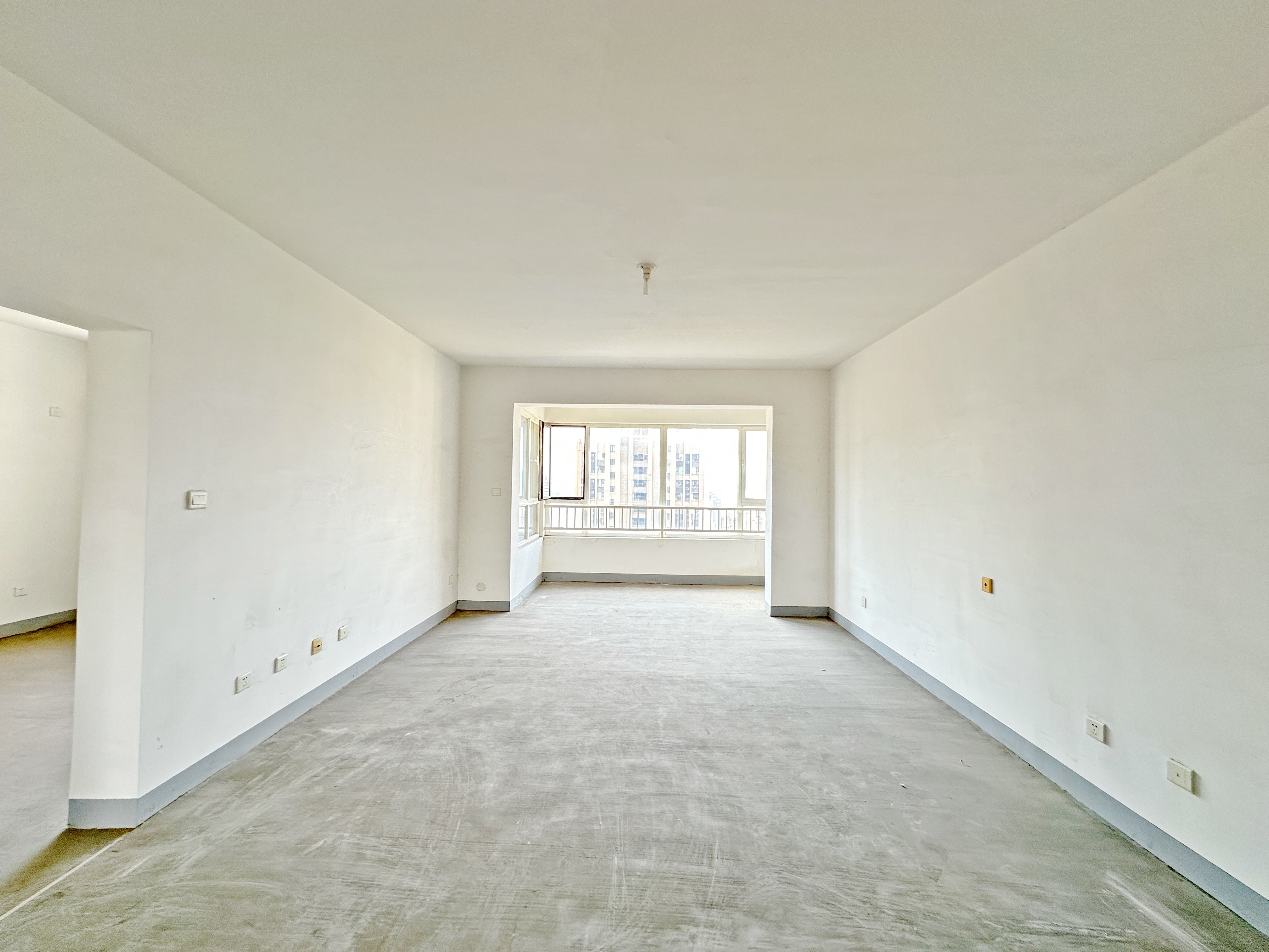 绿地新里卢浮公馆