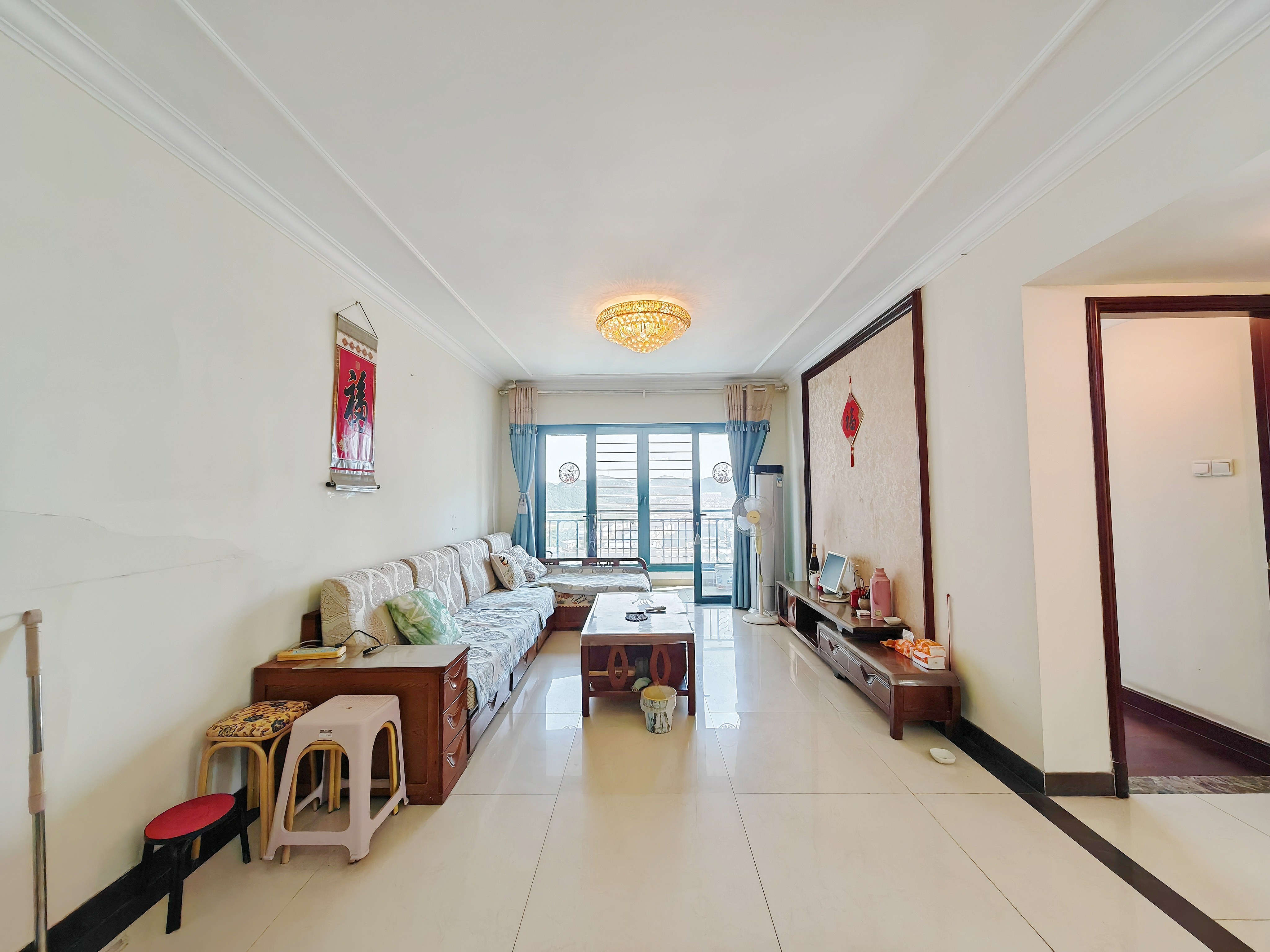  精装房况特别新，商业配套成熟 中间楼层 ，独立小院位置安静