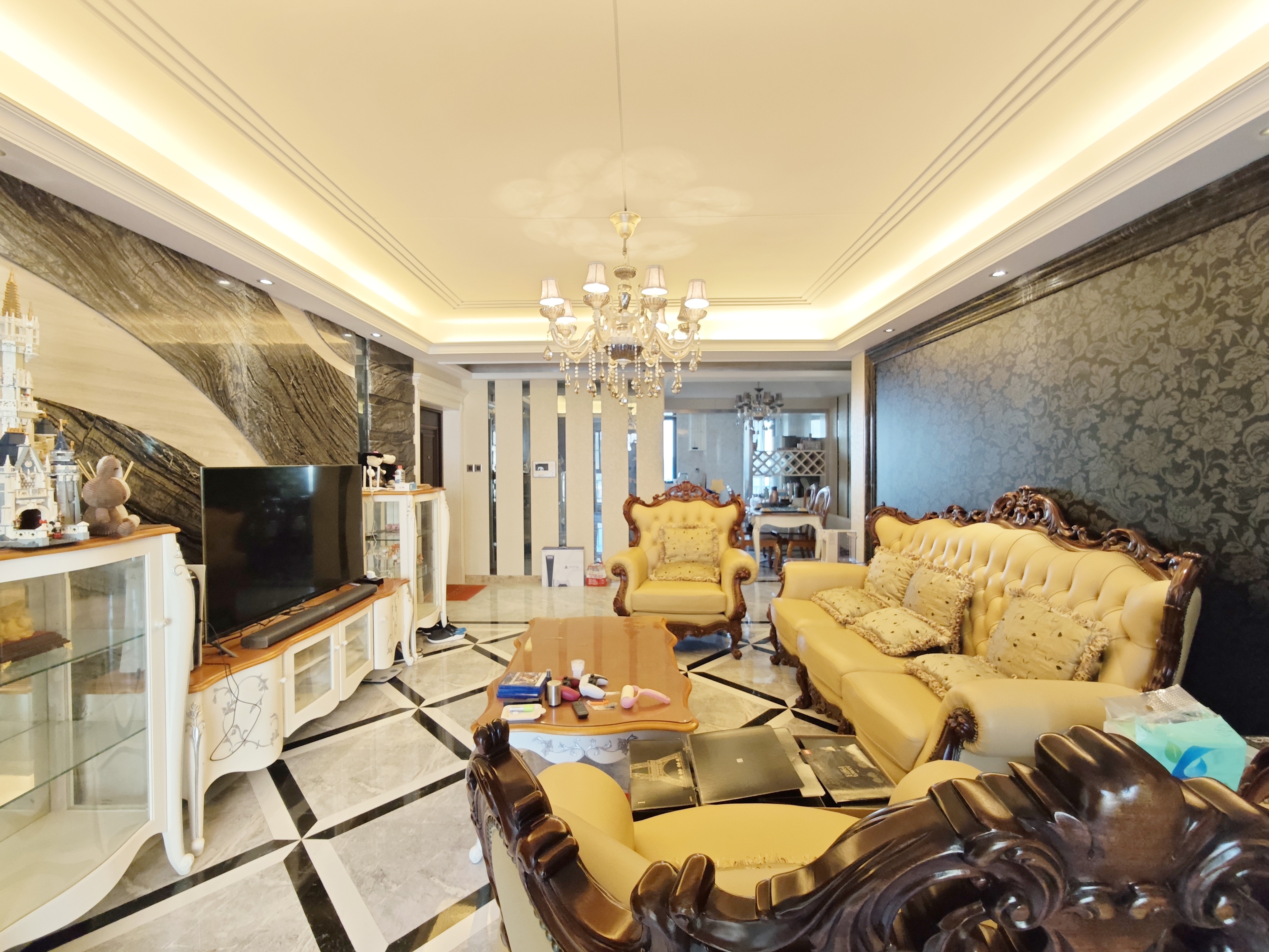  浆水泉路豪装三室 单价仅22XXX 带车位地下室 可随时看房