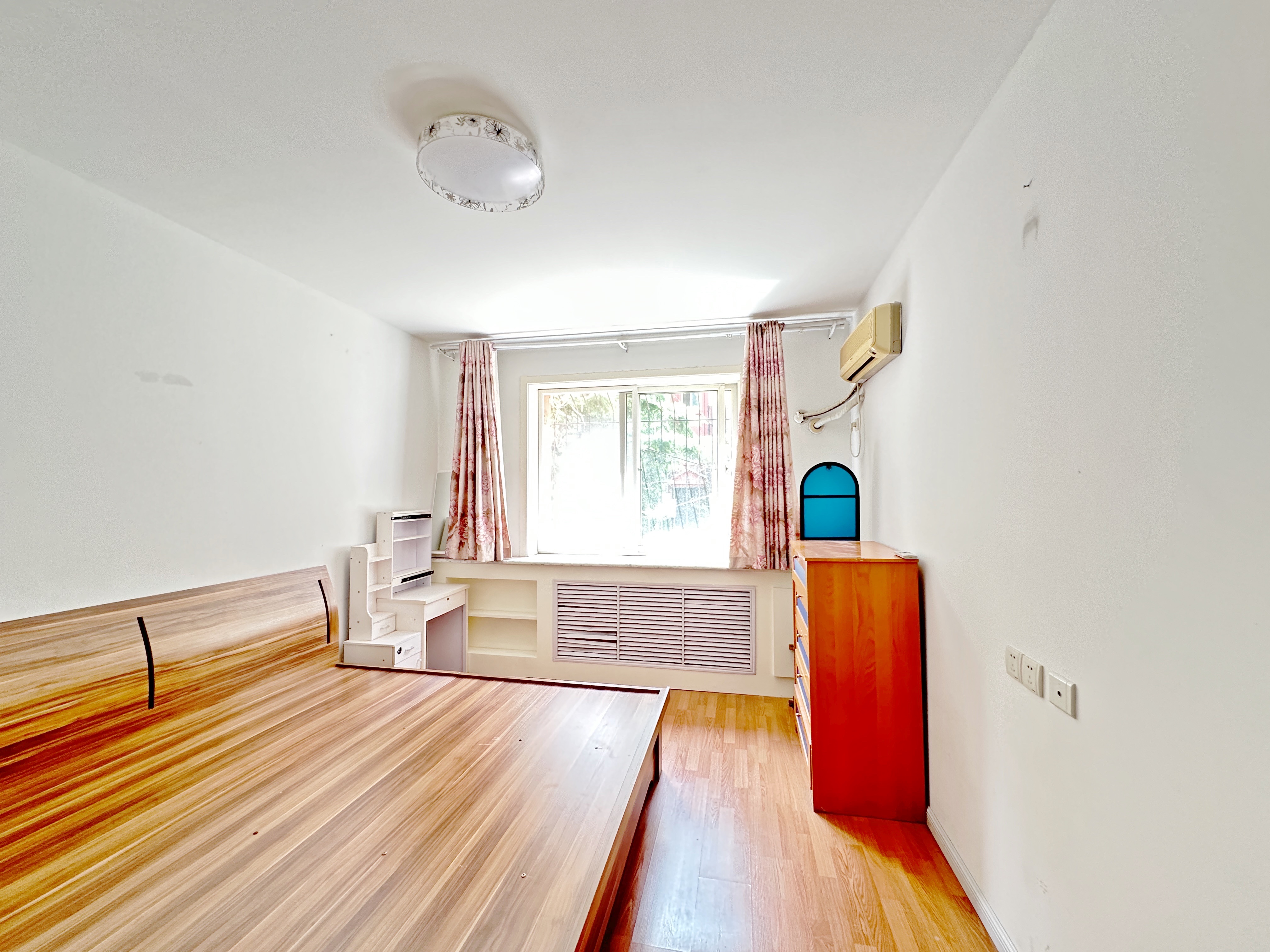 卧龙花园龙和苑