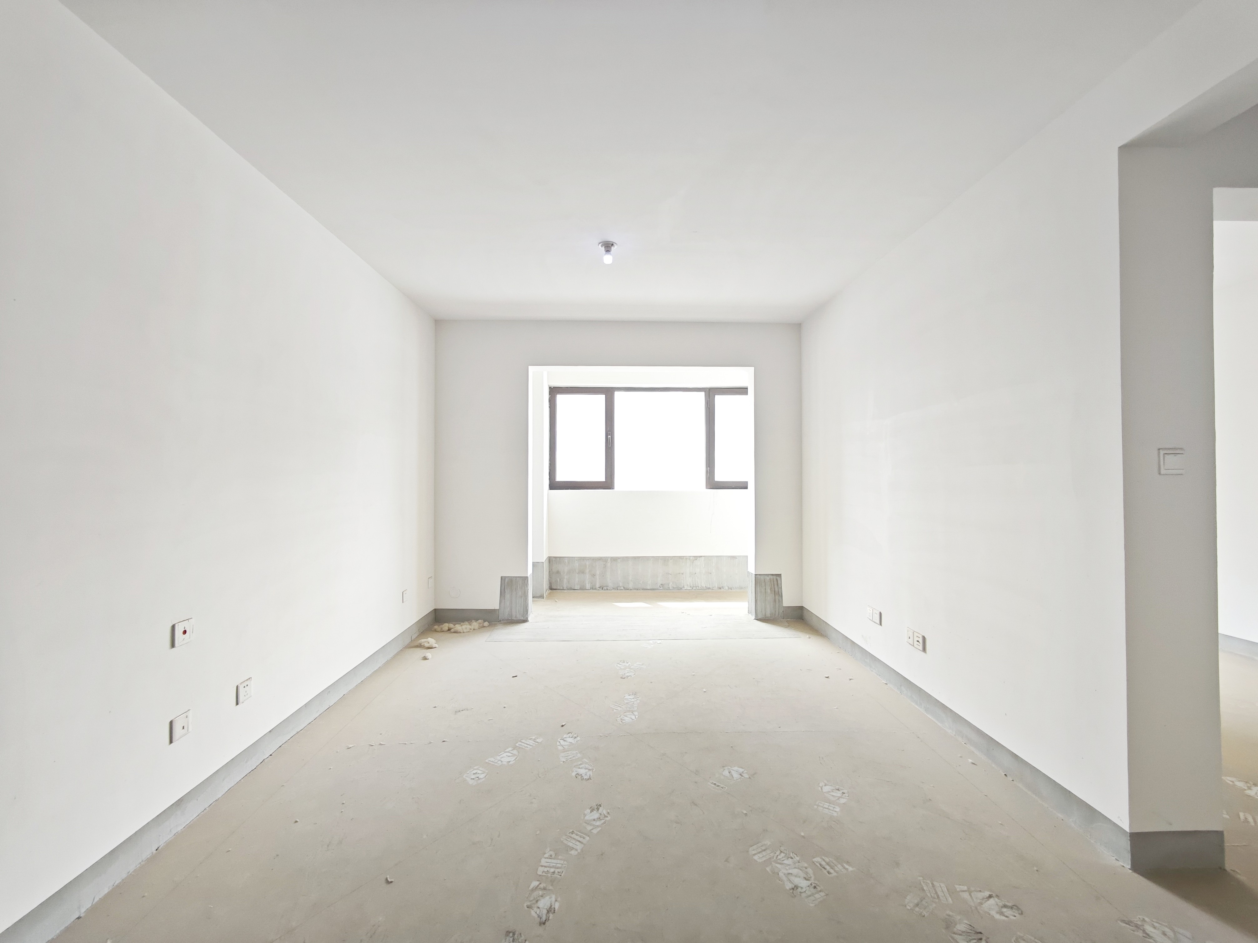  中建大学里 东南