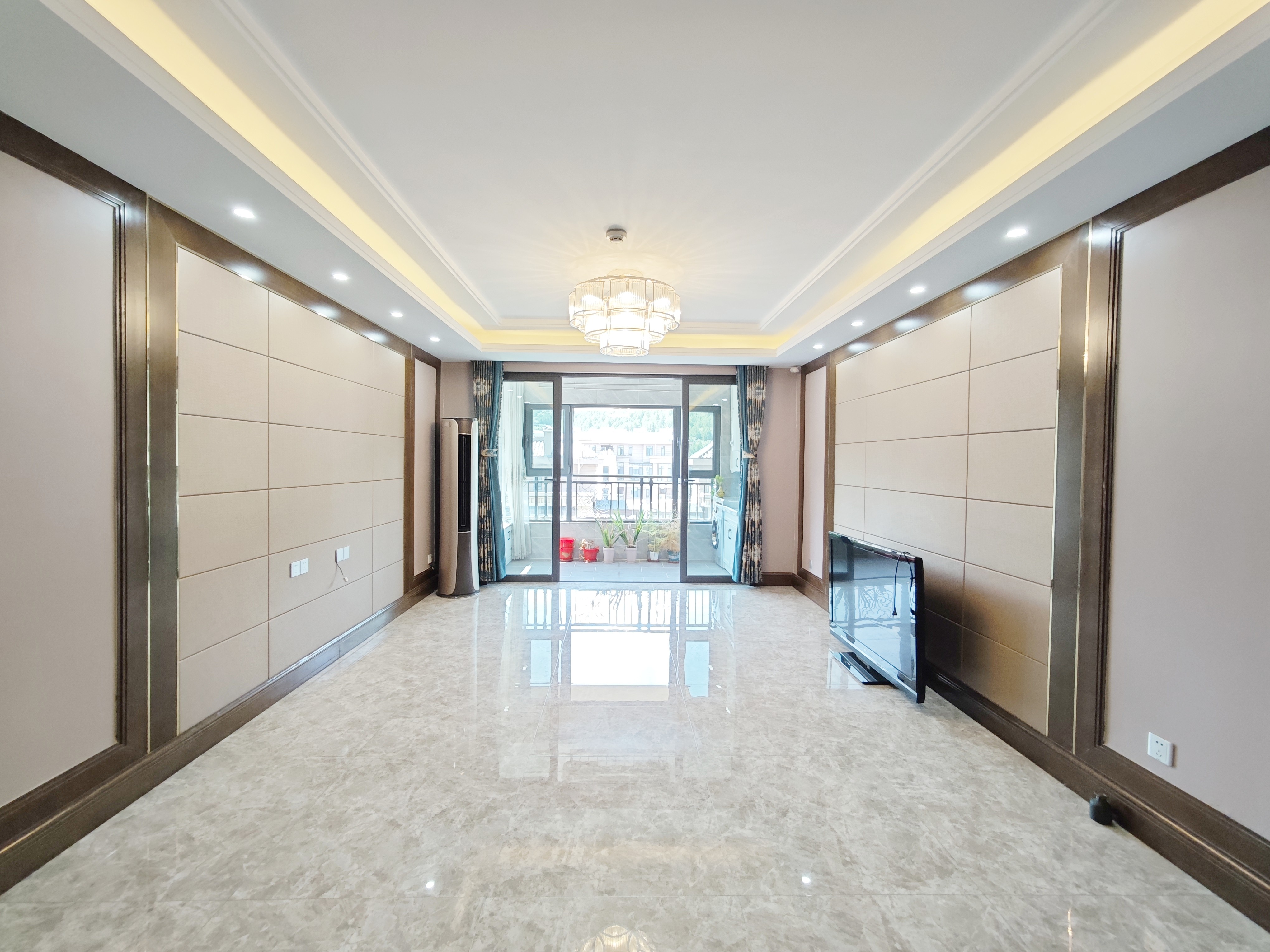  看好可聊，品质小区，待两个车位，经十路万象城南邻.地铁口隔壁