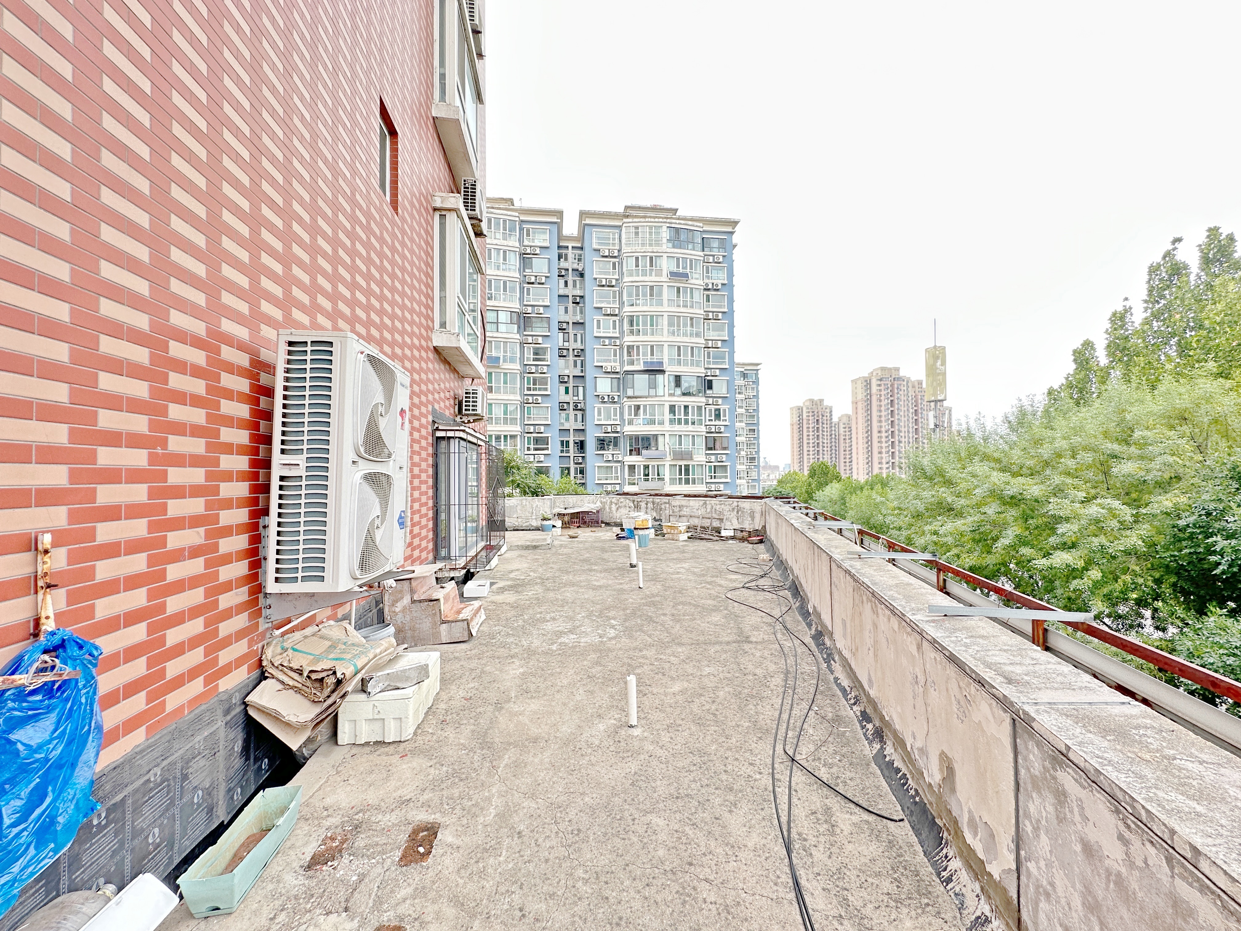 卧龙花园龙泰苑