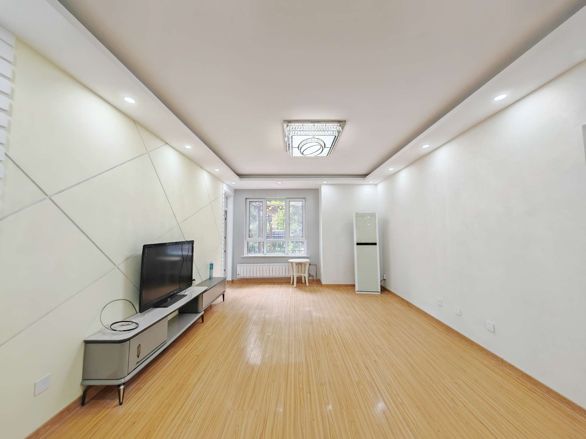  单价5480，带70平小院，总高11，南向无遮挡！