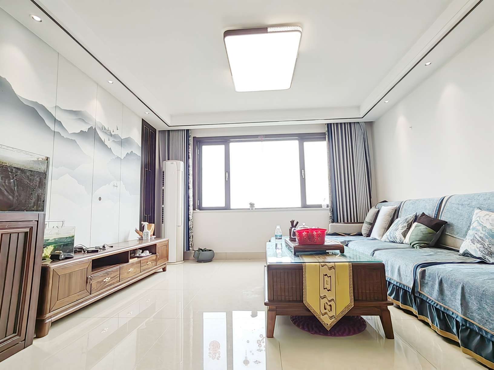  送车位、精装修次顶层、出门即肆中，看房方便