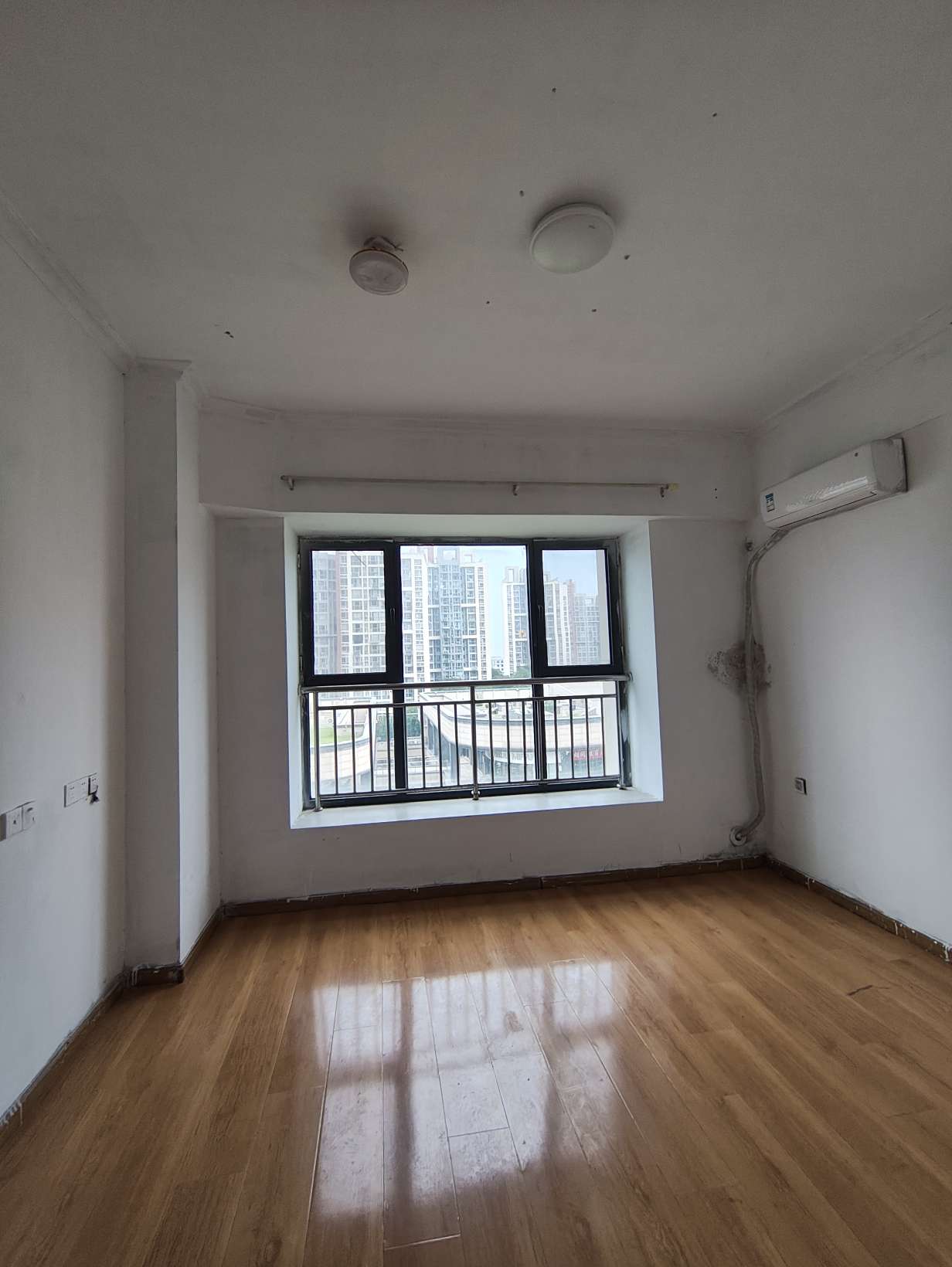  鲁能领秀城贵和金街 北