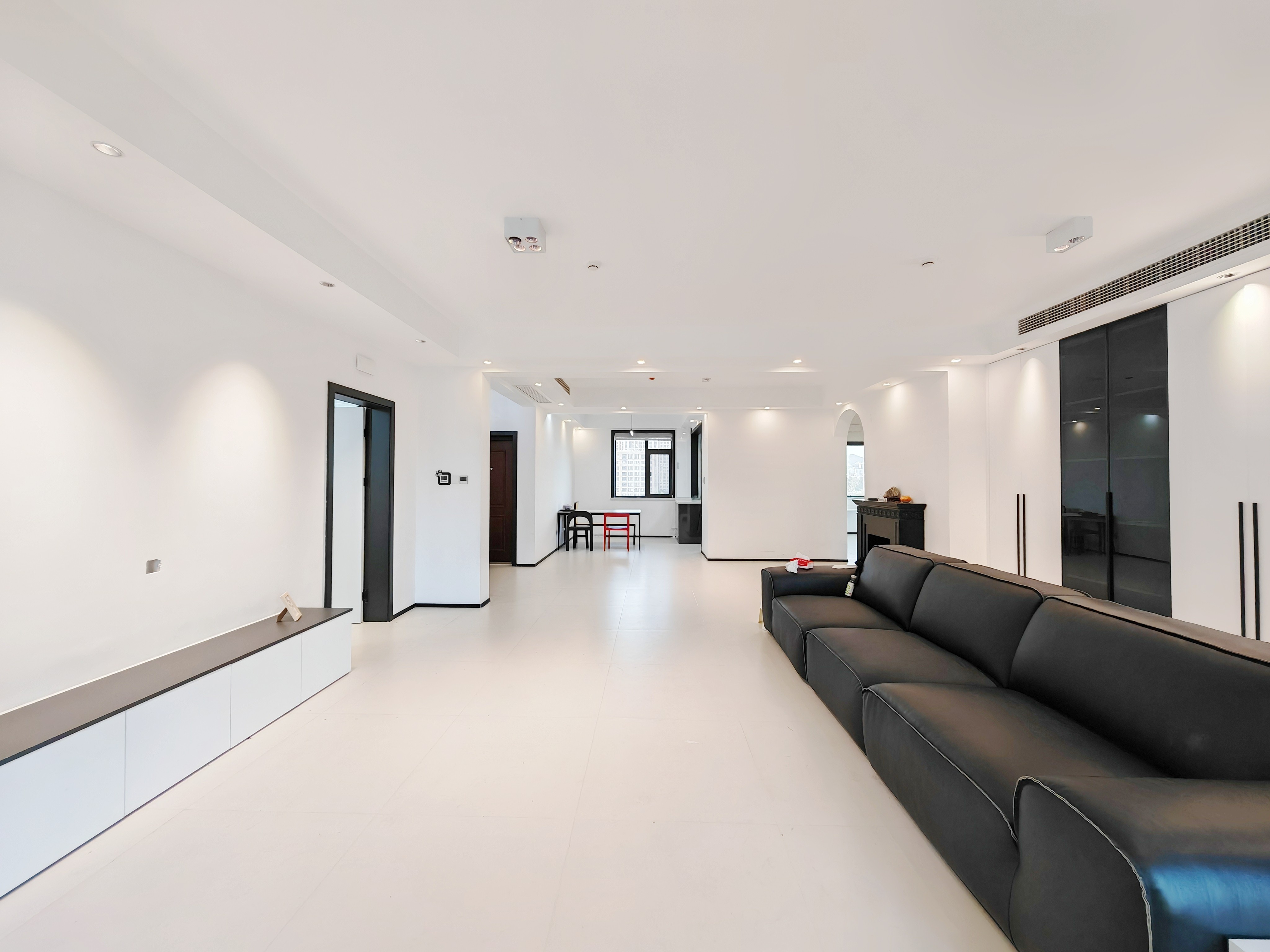  精装大宽厅！非顶底好楼层！离校近！豪宅的门面！