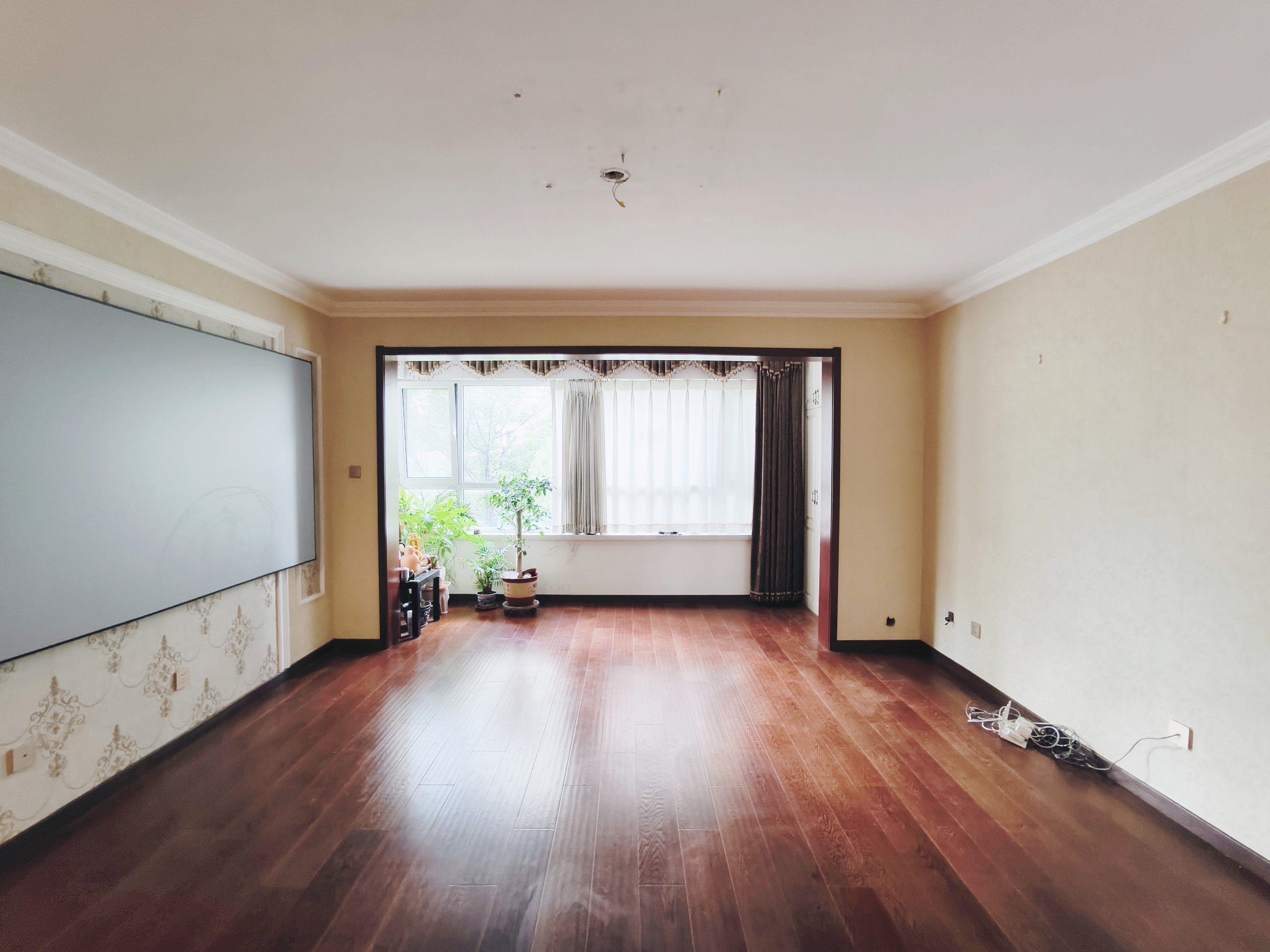  银丰唐郡紫薇园 南北