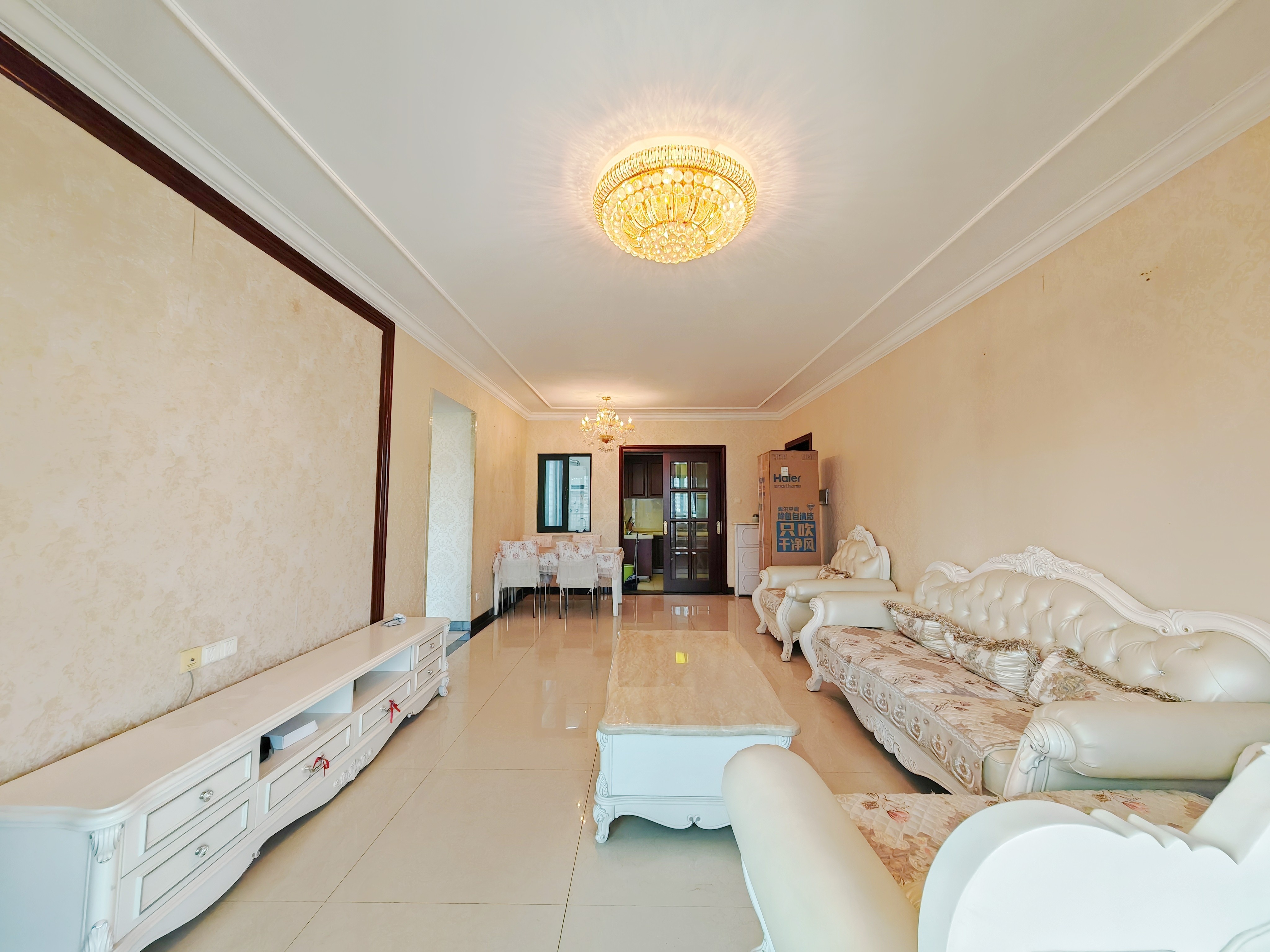  新房基本没住 恒大绿洲 中间楼层 精装可拎包入住 有钥匙