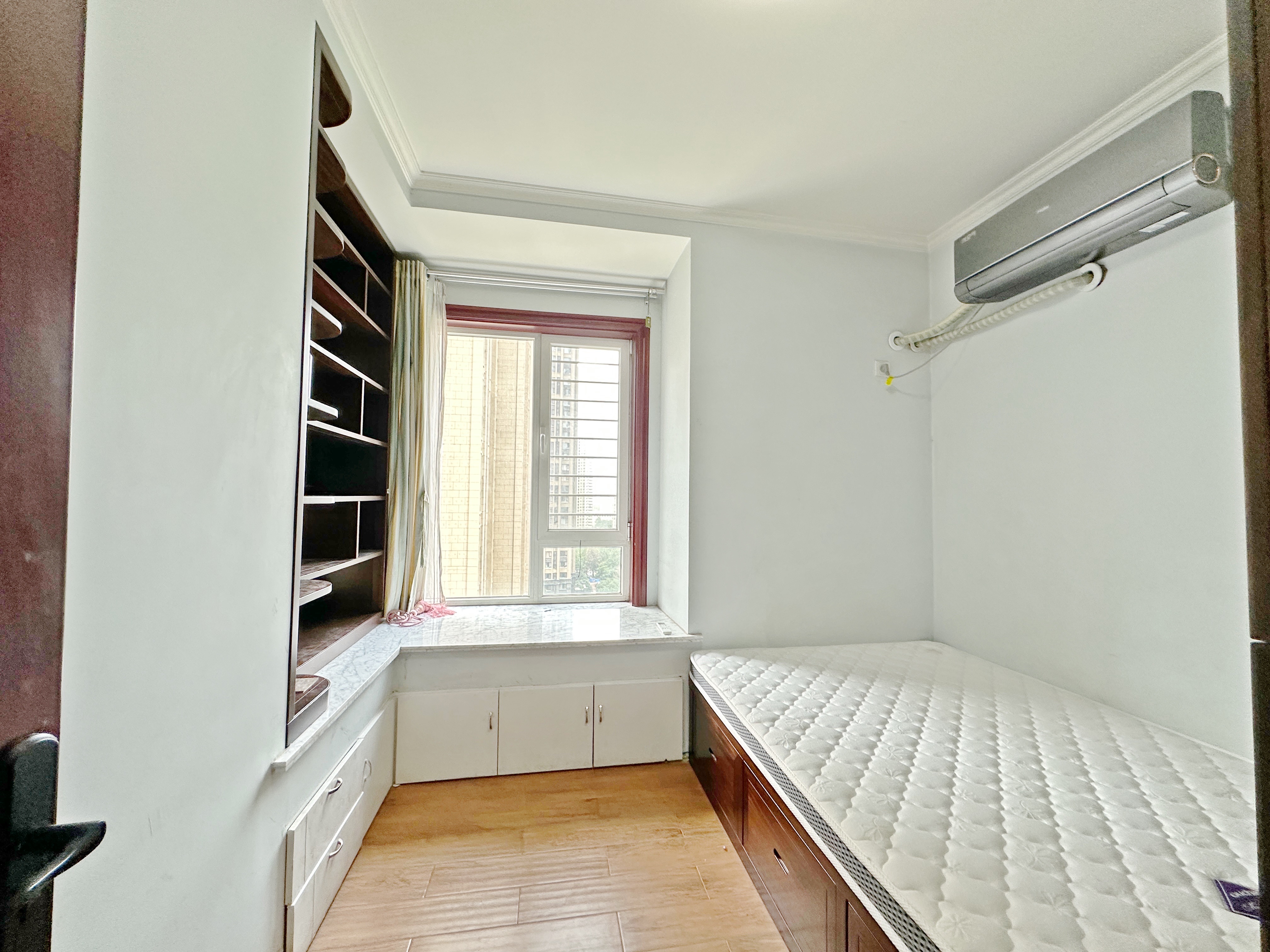 绿地新里卢浮公馆