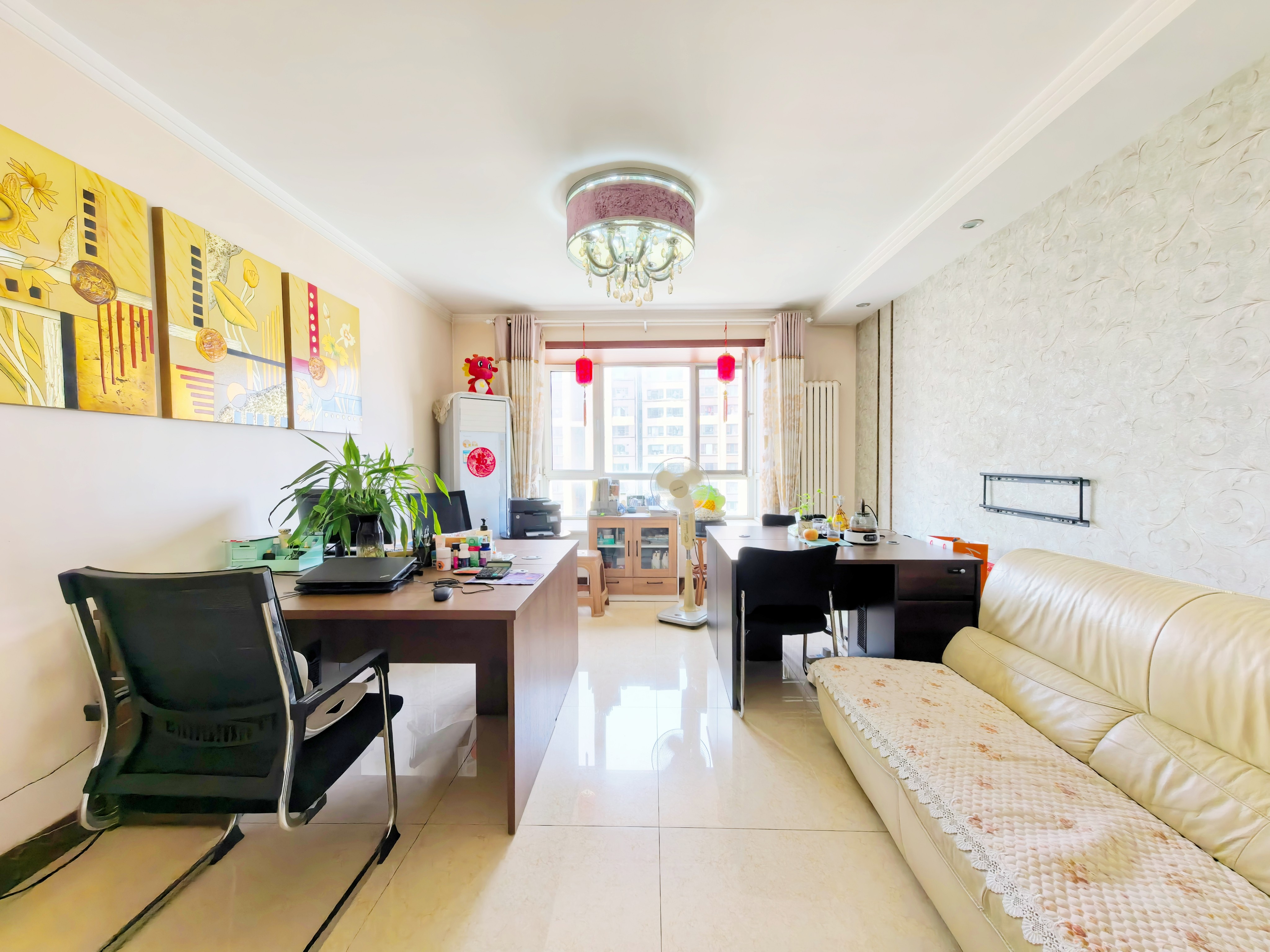  单价11000带车位地下室，小高层，经十地铁口，东户全明