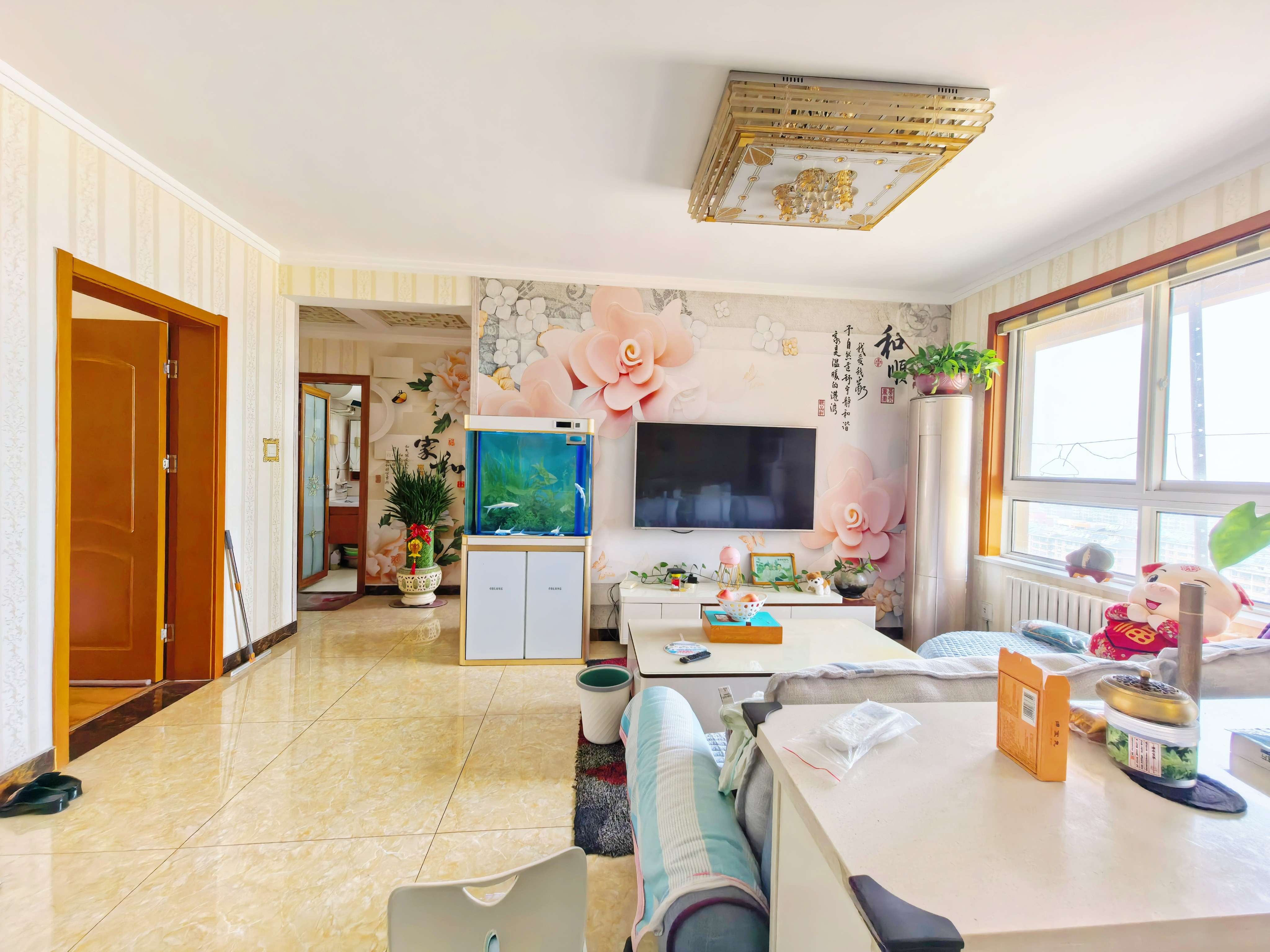  卫生间有窗户 两梯三户 精装修 中间楼层 采光巨好 腊山南苑