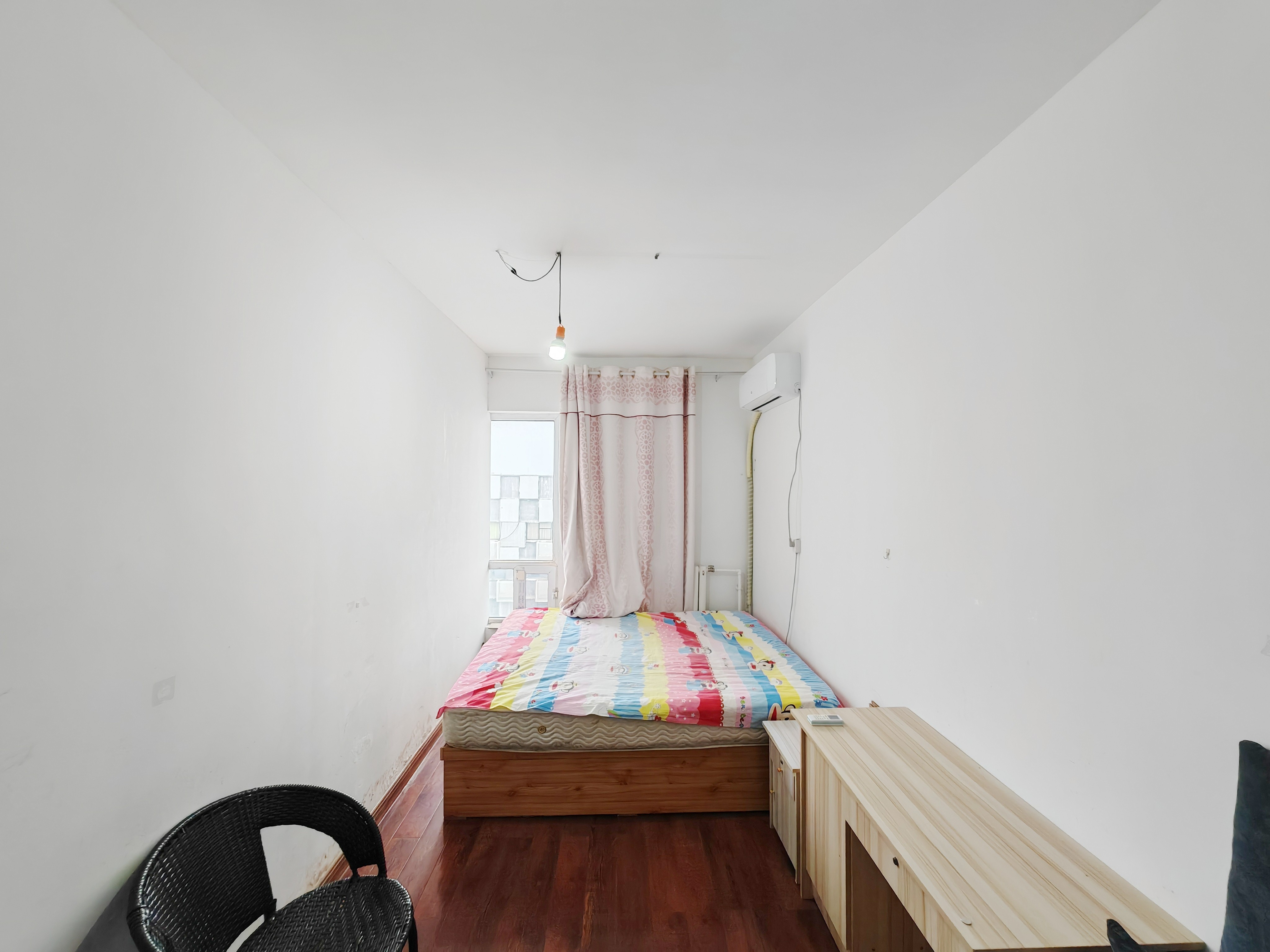  新出 新出   大路 燕山新苑    三室  电梯房