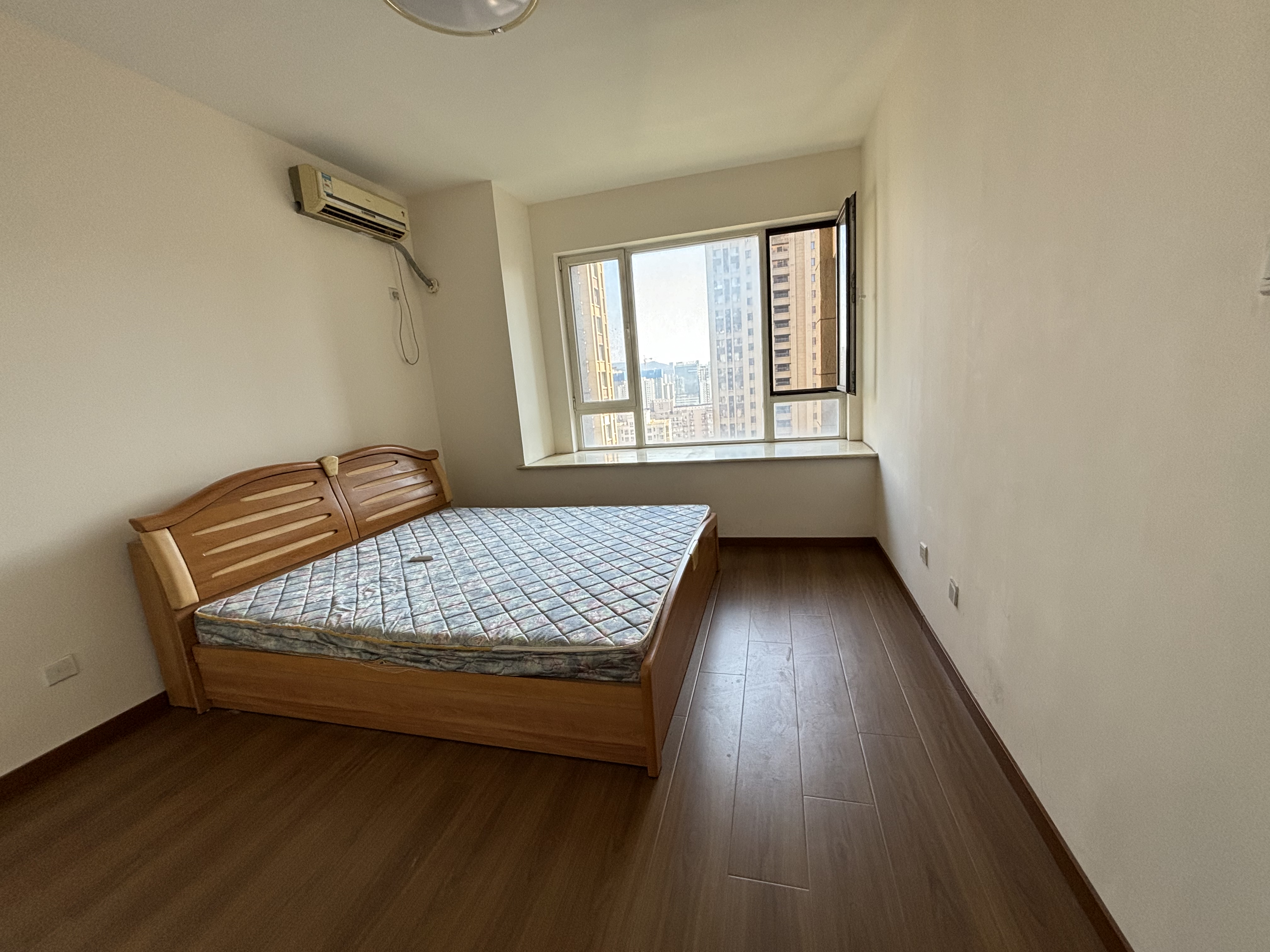 绿地新里卢浮公馆