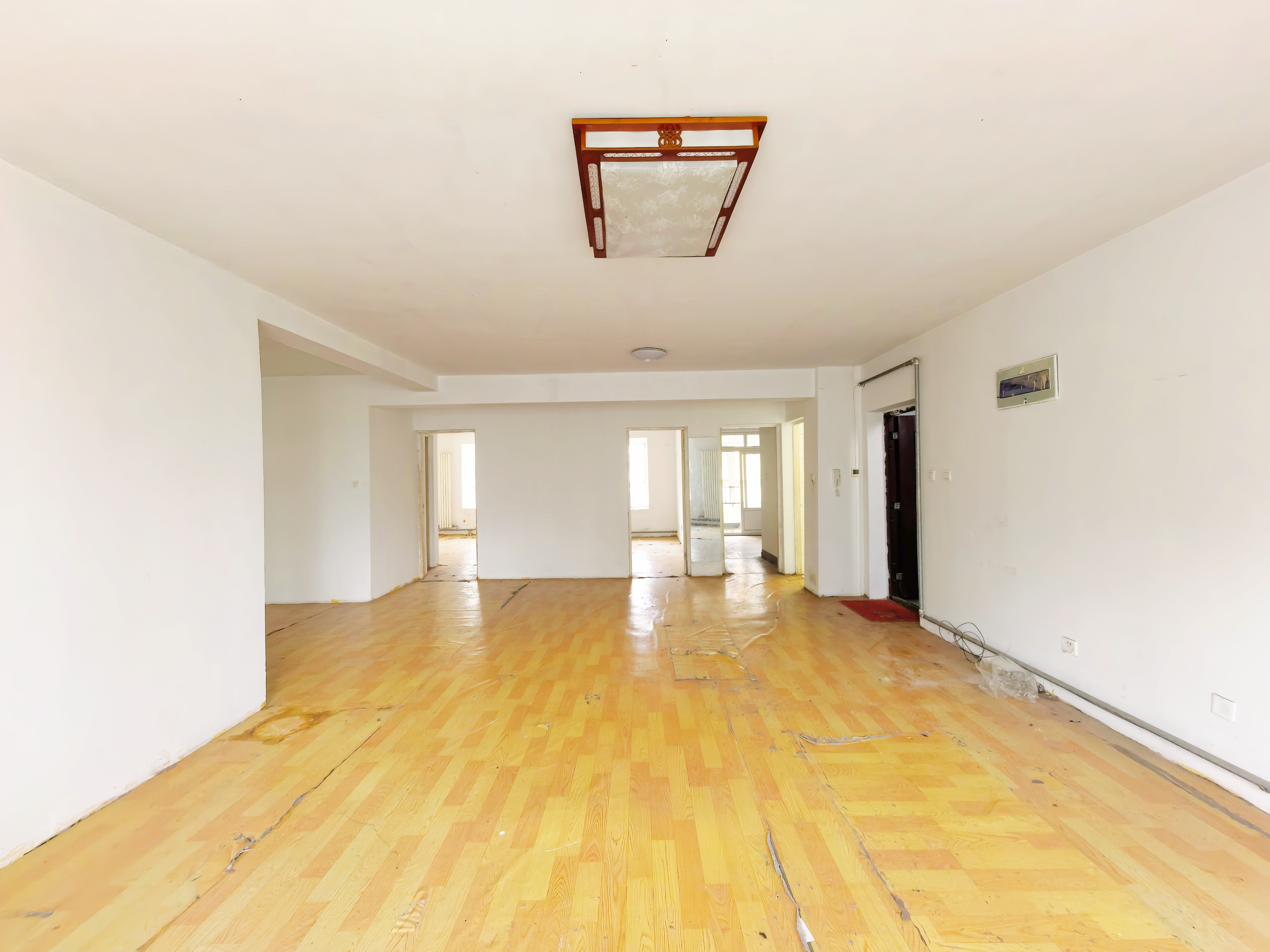  三室双卫 三室朝阳 可贷款 正常楼层 得房率高 世纪中华城