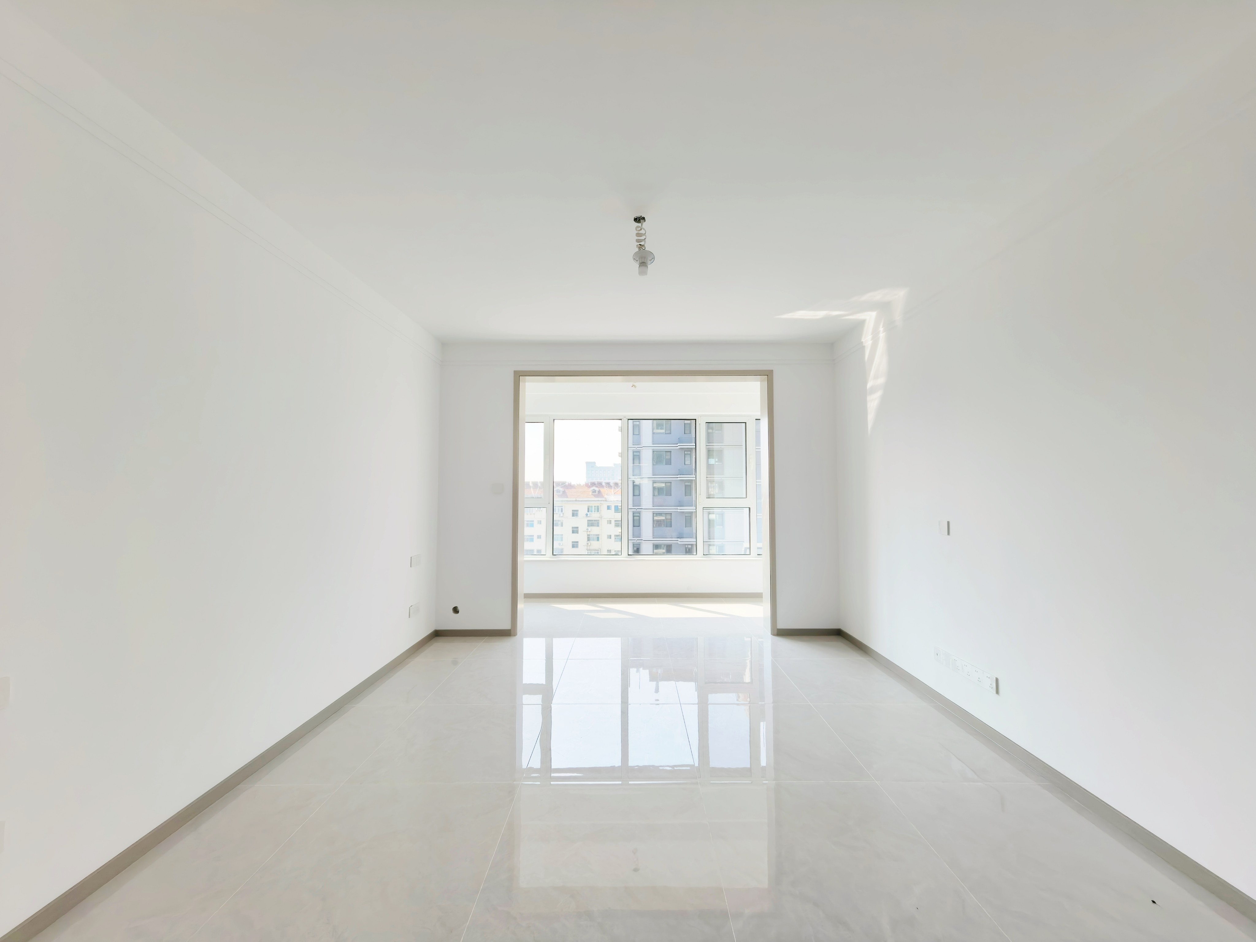  捡漏新房未住 一梯一户好楼层 比市场价低15万 