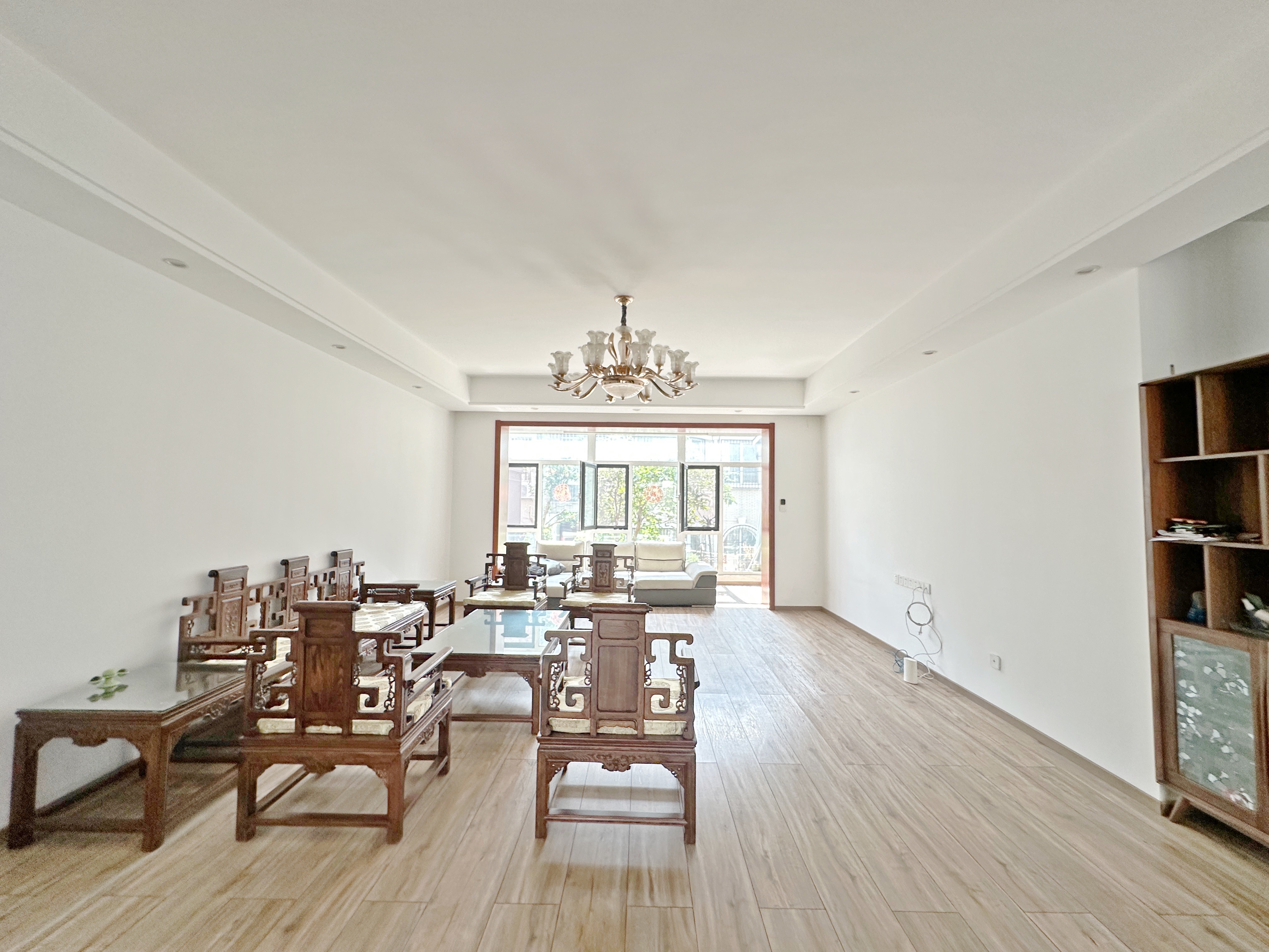  卧龙花园龙昌苑(四区) 南北