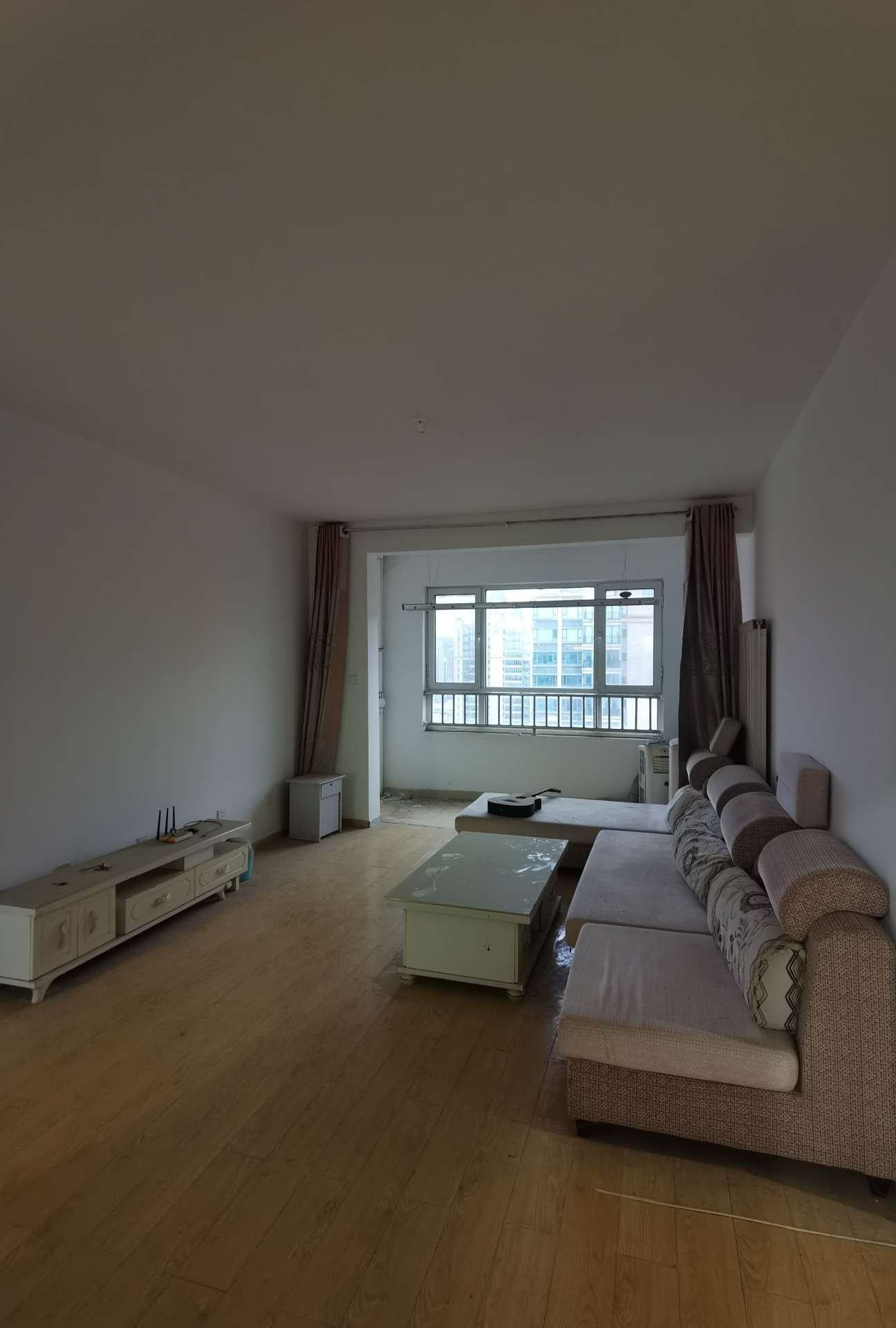 整租·鲁商凤凰城3居室精装,近地铁随时看房