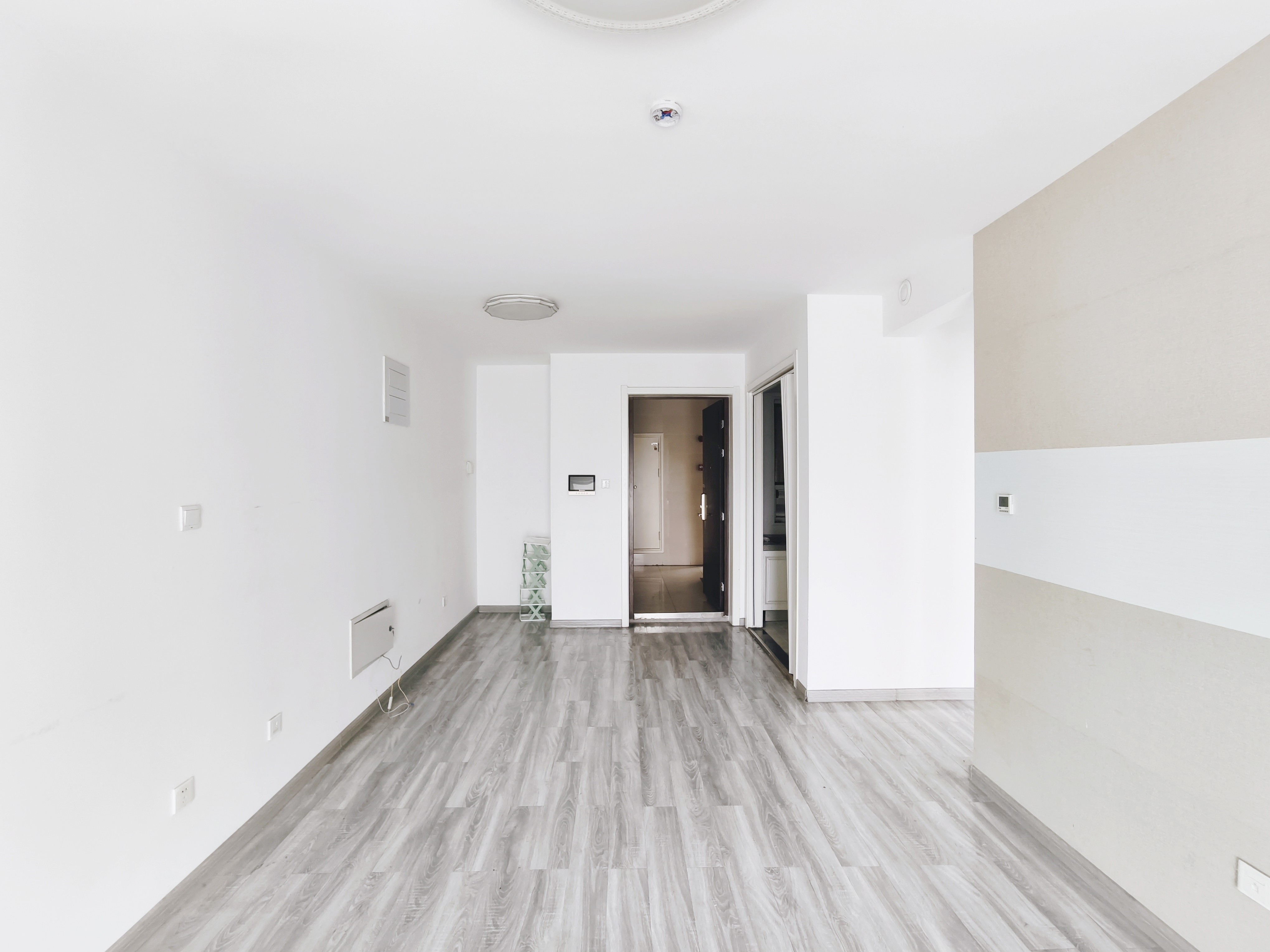  送车位地下室 商圈成熟 出行方便 南北通透 得房好 近地铁