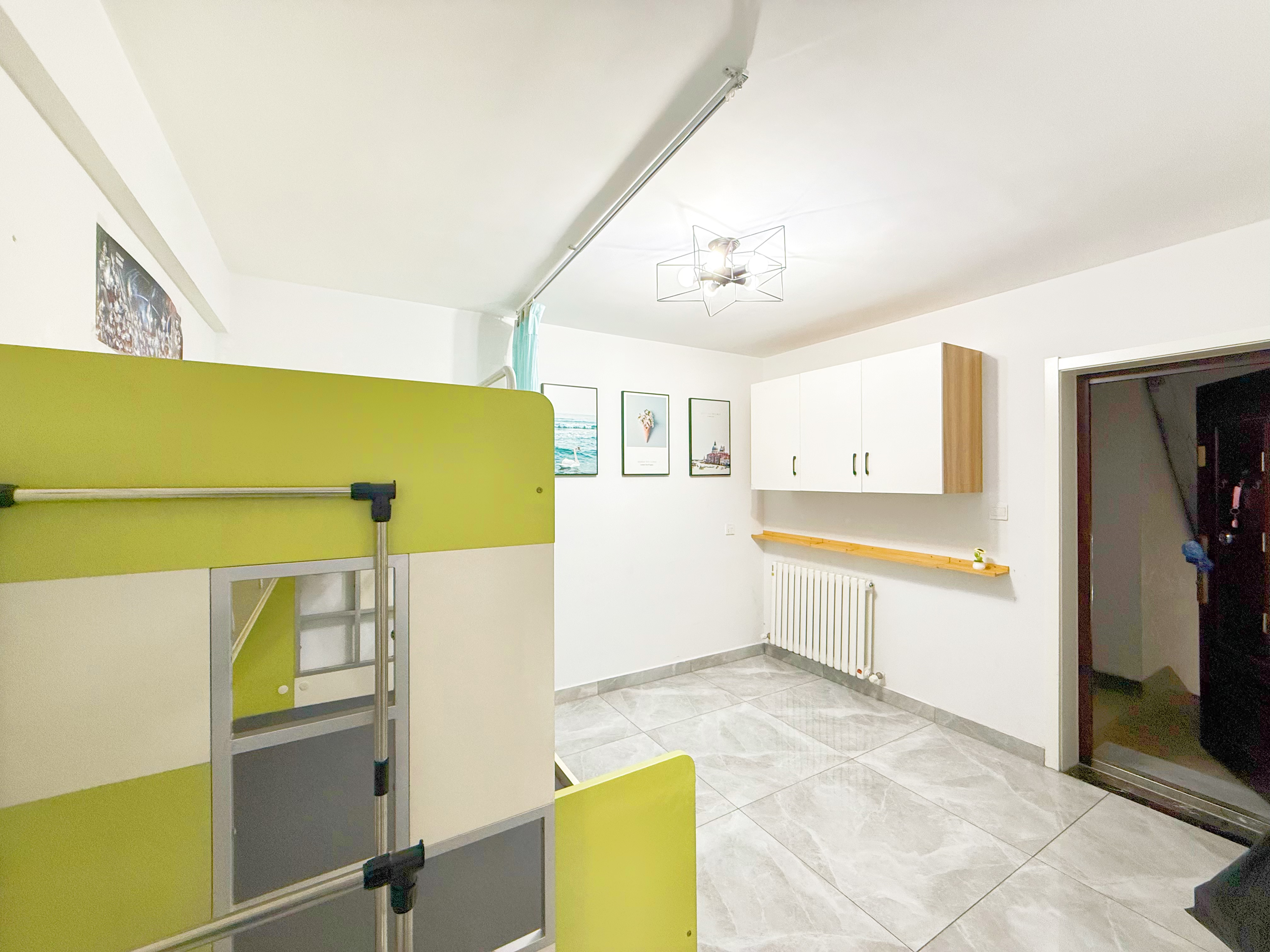  经五路 楼下就是实验 中间楼层 小区可停车租价2000没问题