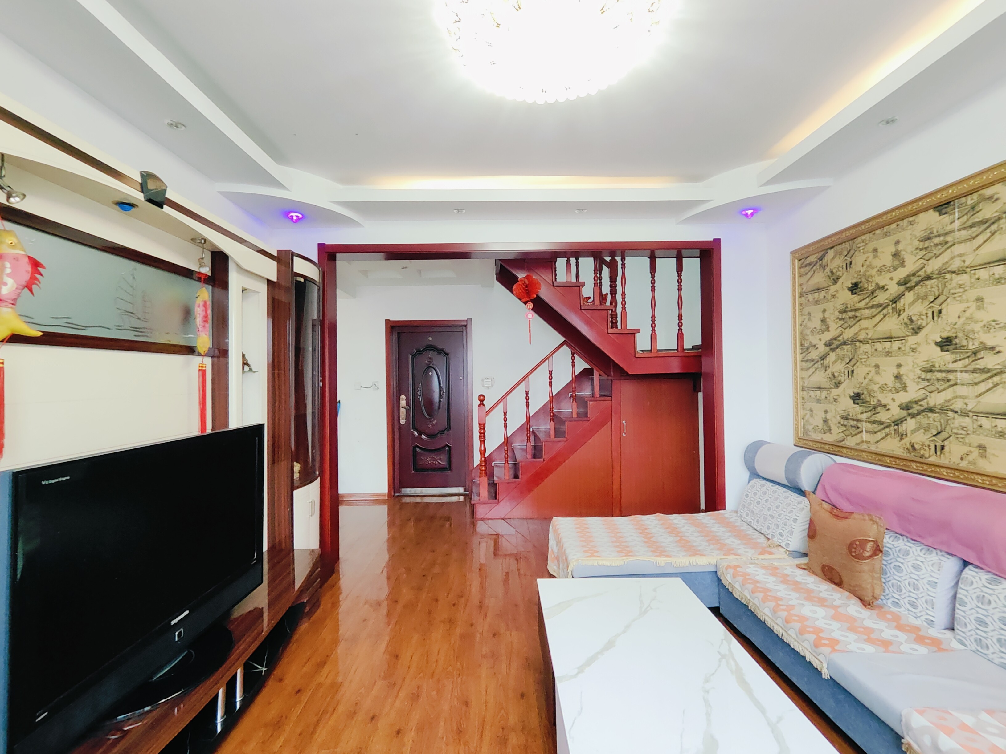  丁豪蓝调国际 南北