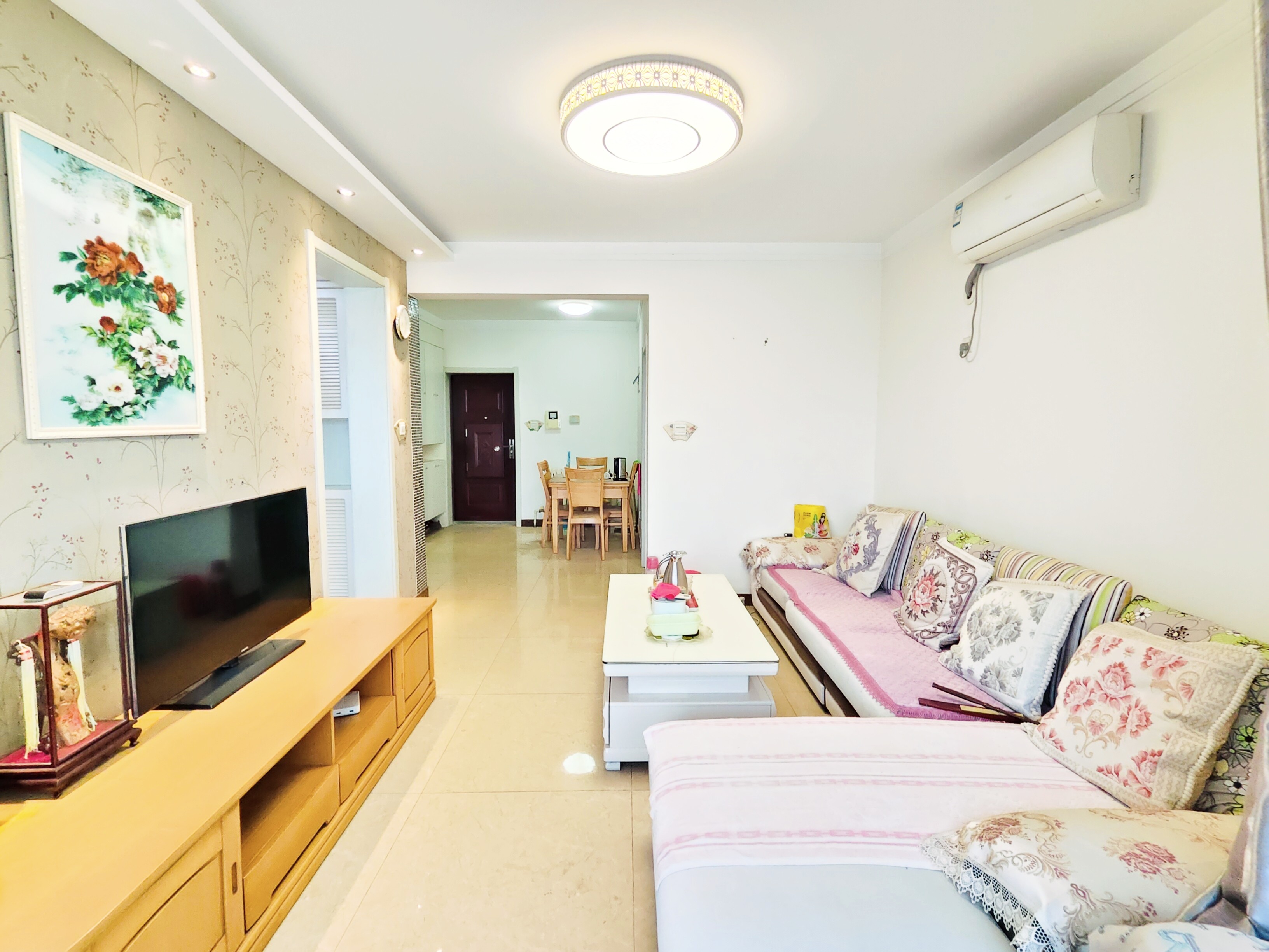  精装两室，基本未住，鑫苑名家，好房急售，中间楼层采光好