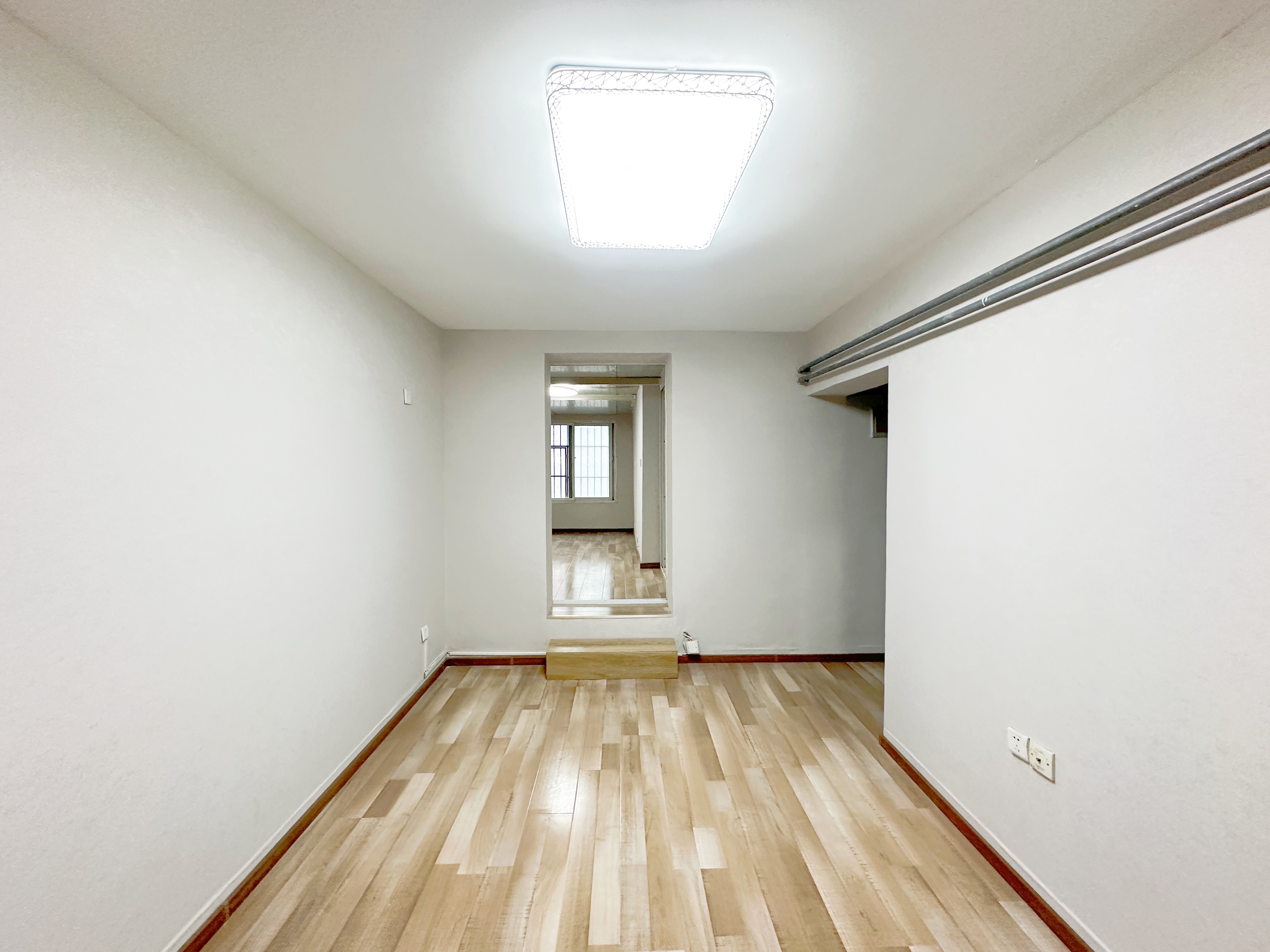  小纬四路23号 南