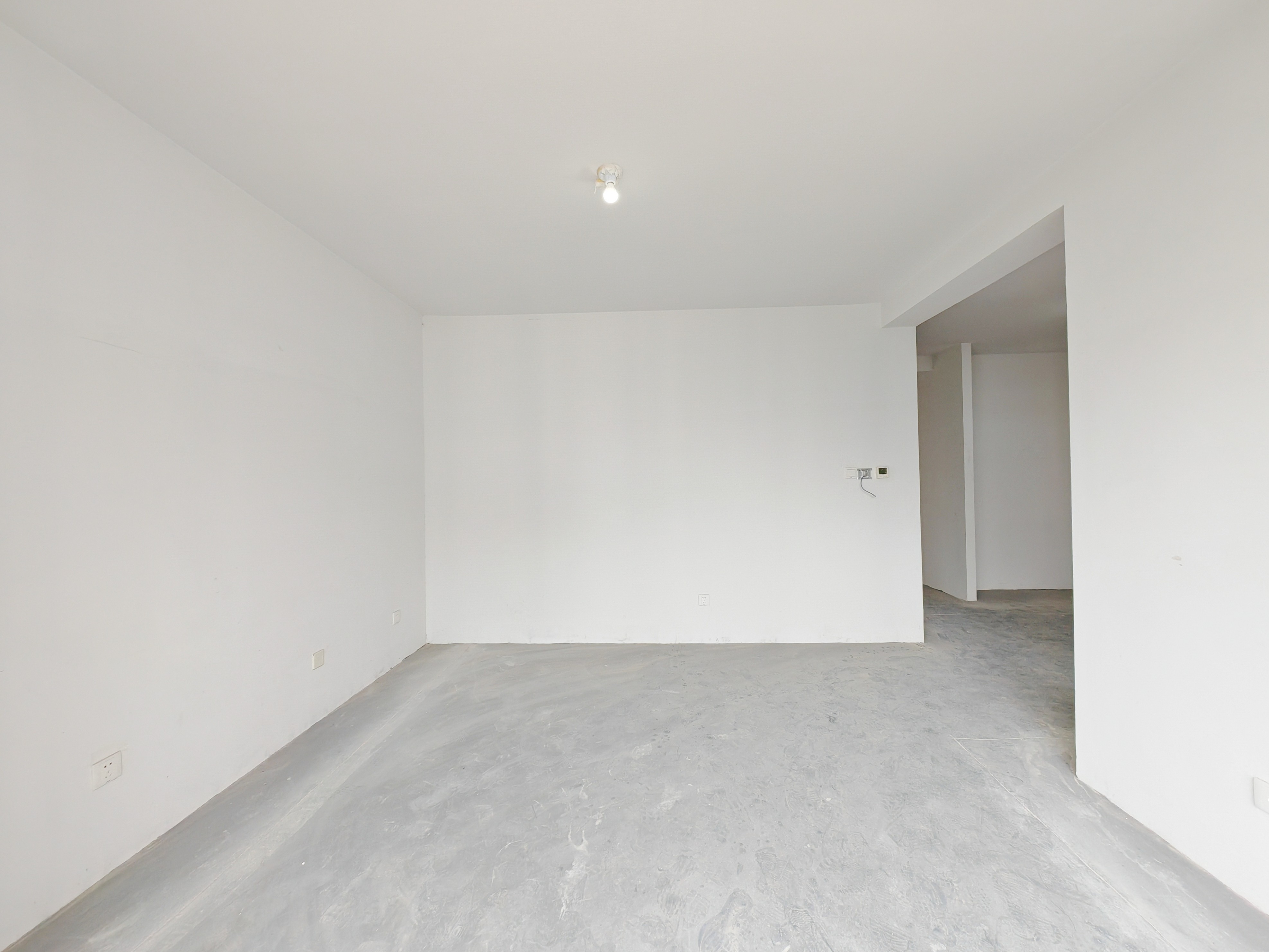  捡漏房源 大实验 临地铁出行方便 采光好 有钥匙