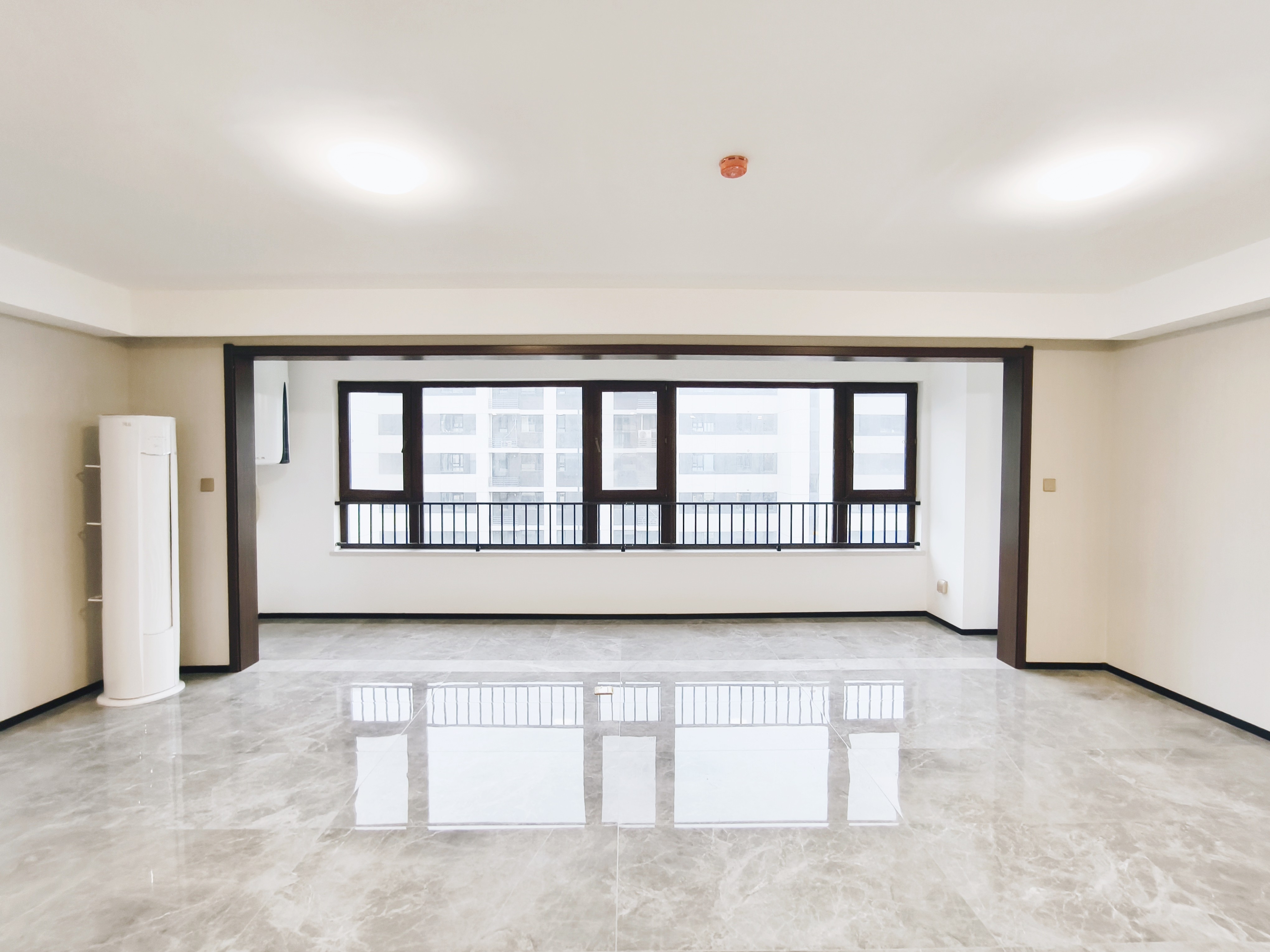  雪山万科城云湾园 南北