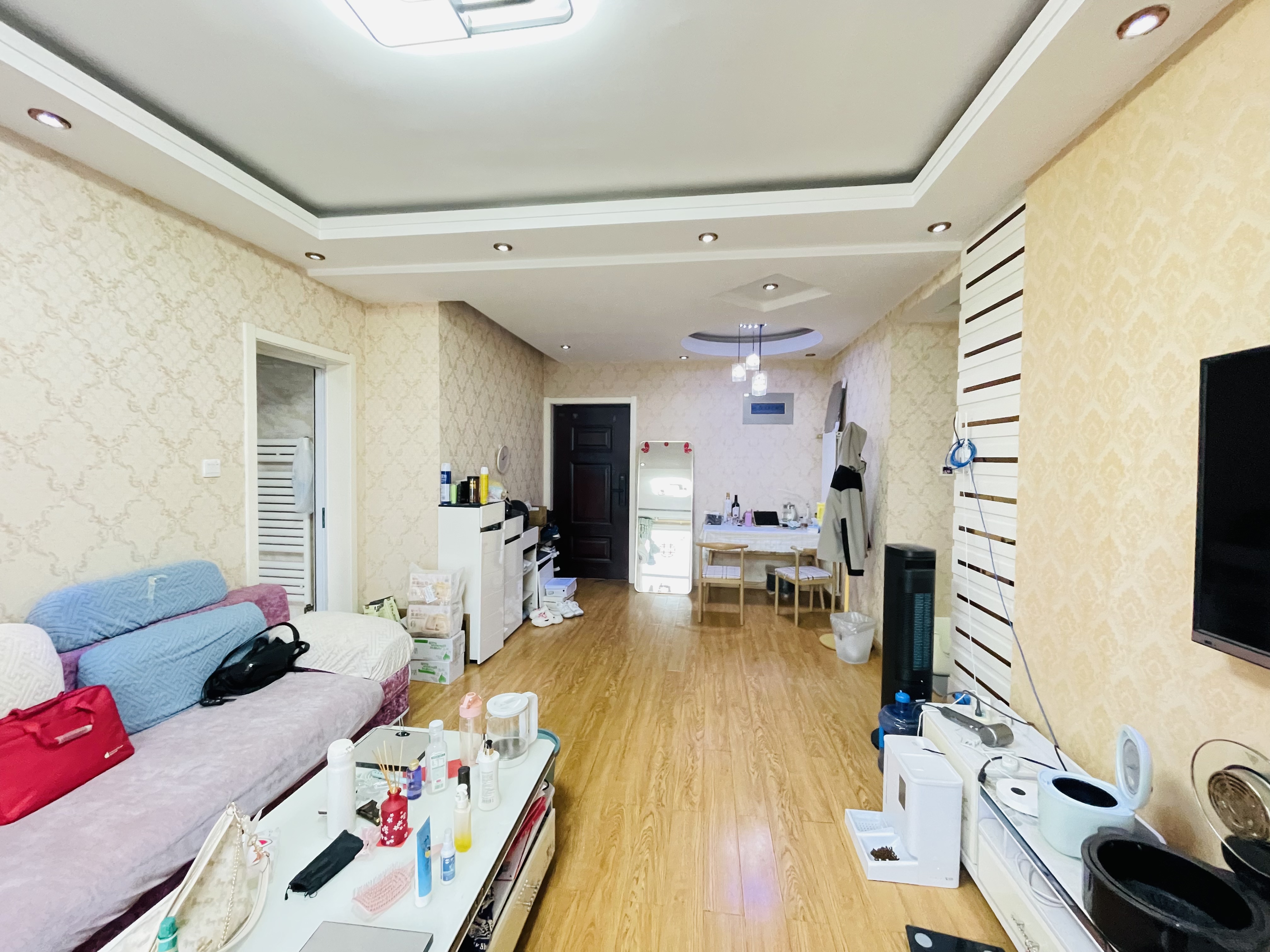  楼王位置！凤凰层 送车位！ 不沿街不沿路！小包未占用