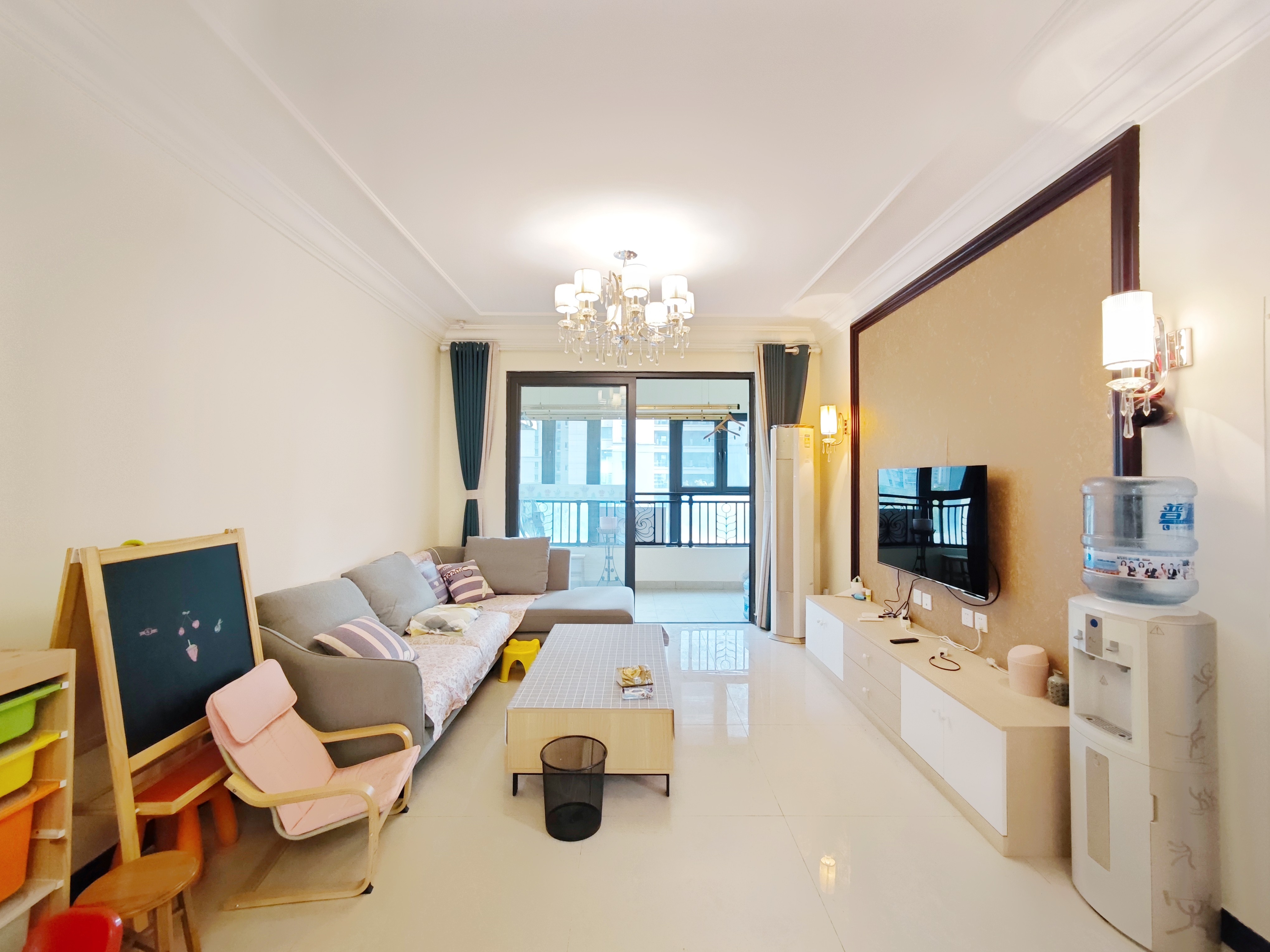  急(有车位）（没怎么住过）（相当于新房） 精装 恒大金碧新城