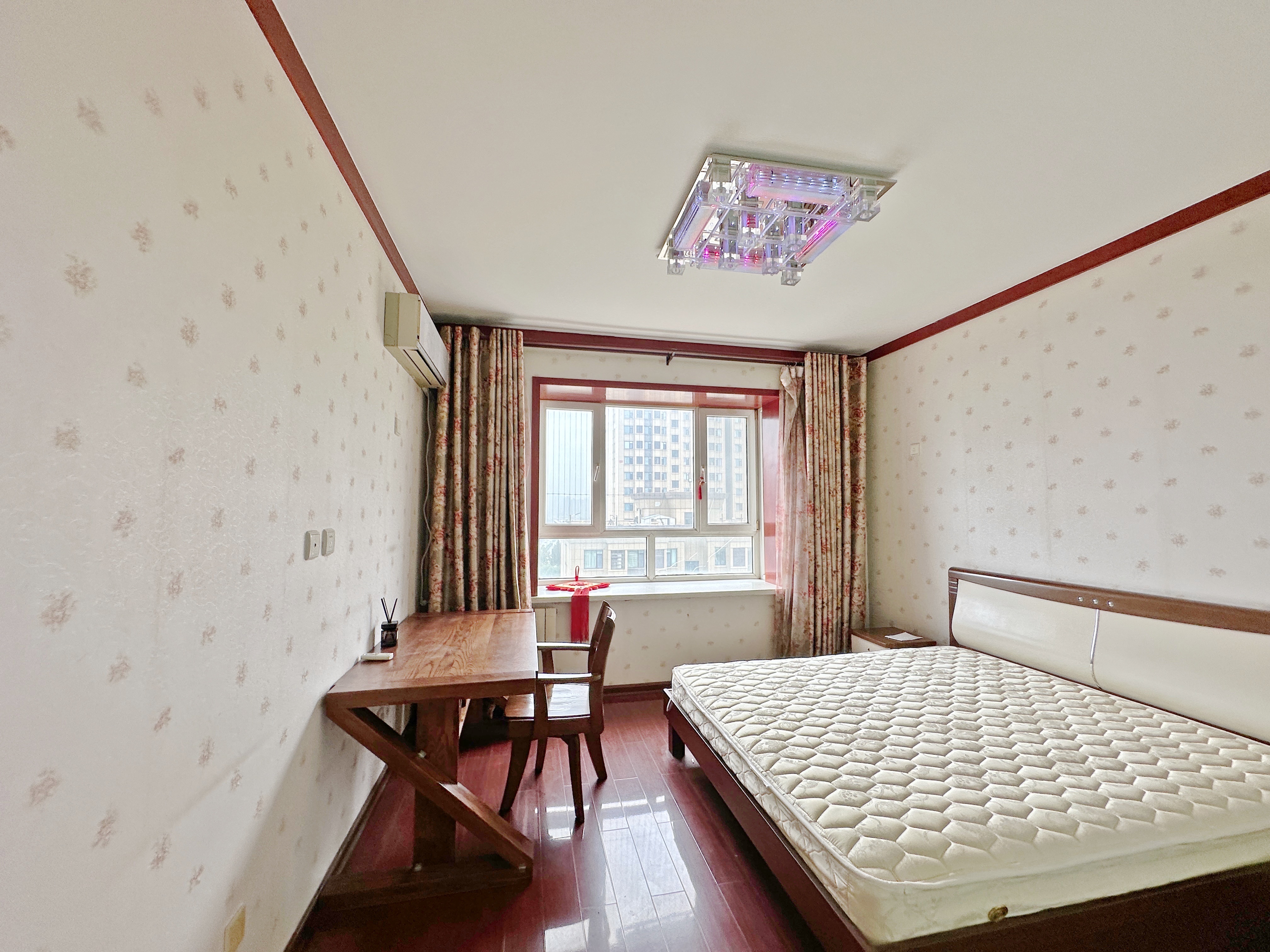 卧龙花园龙泰苑