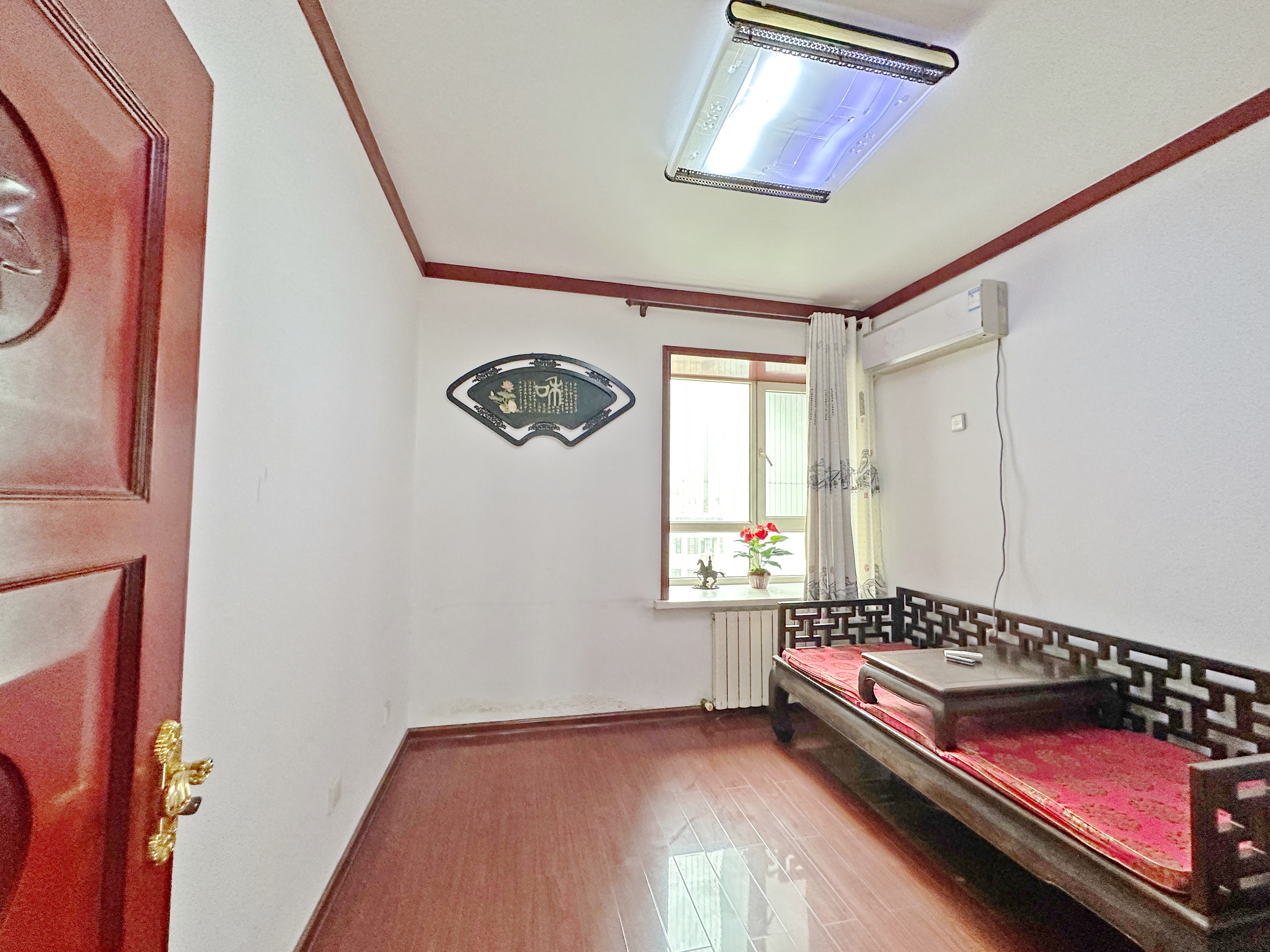 卧龙花园龙泰苑