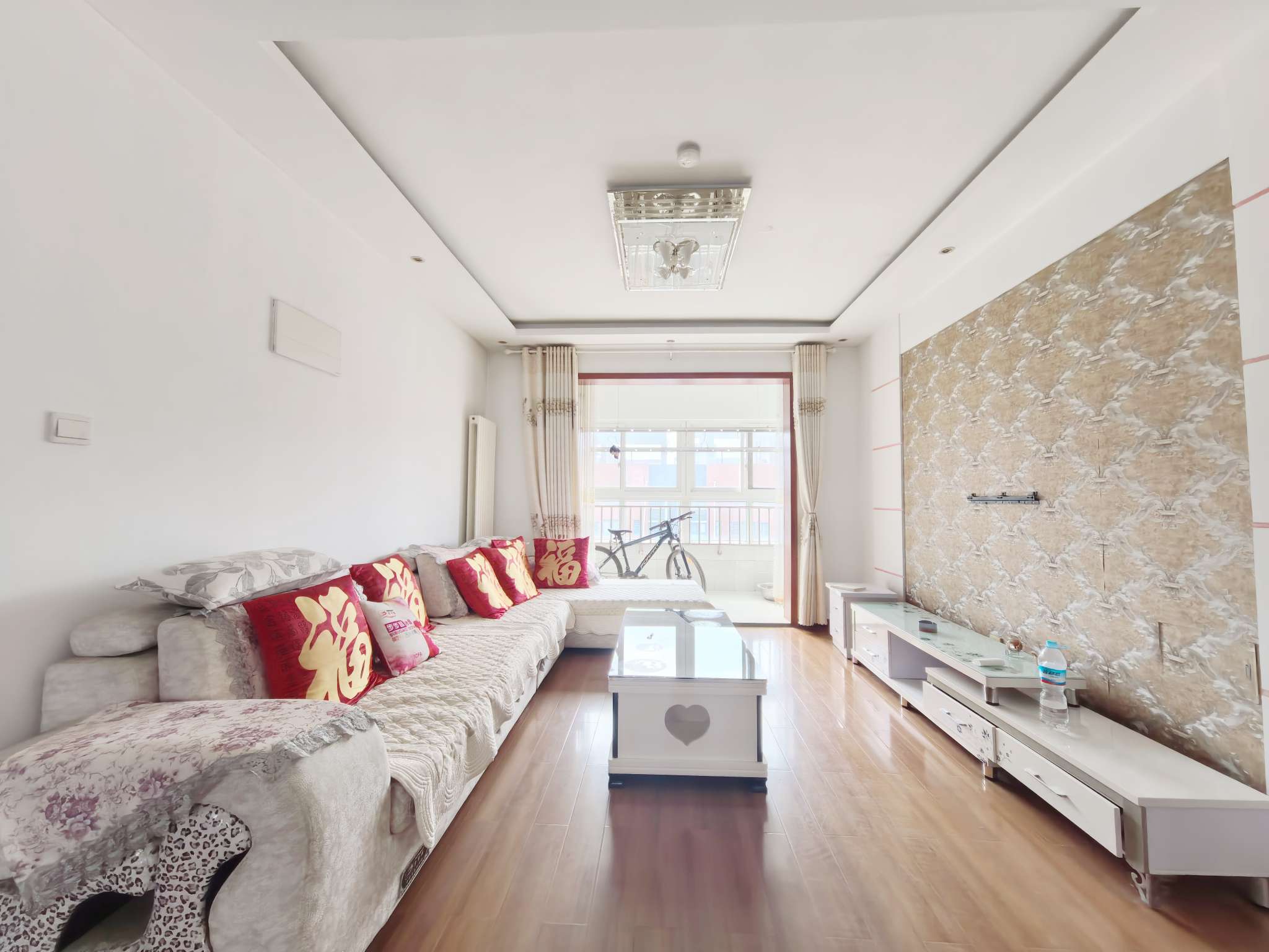  重汽翡翠东郡 南北