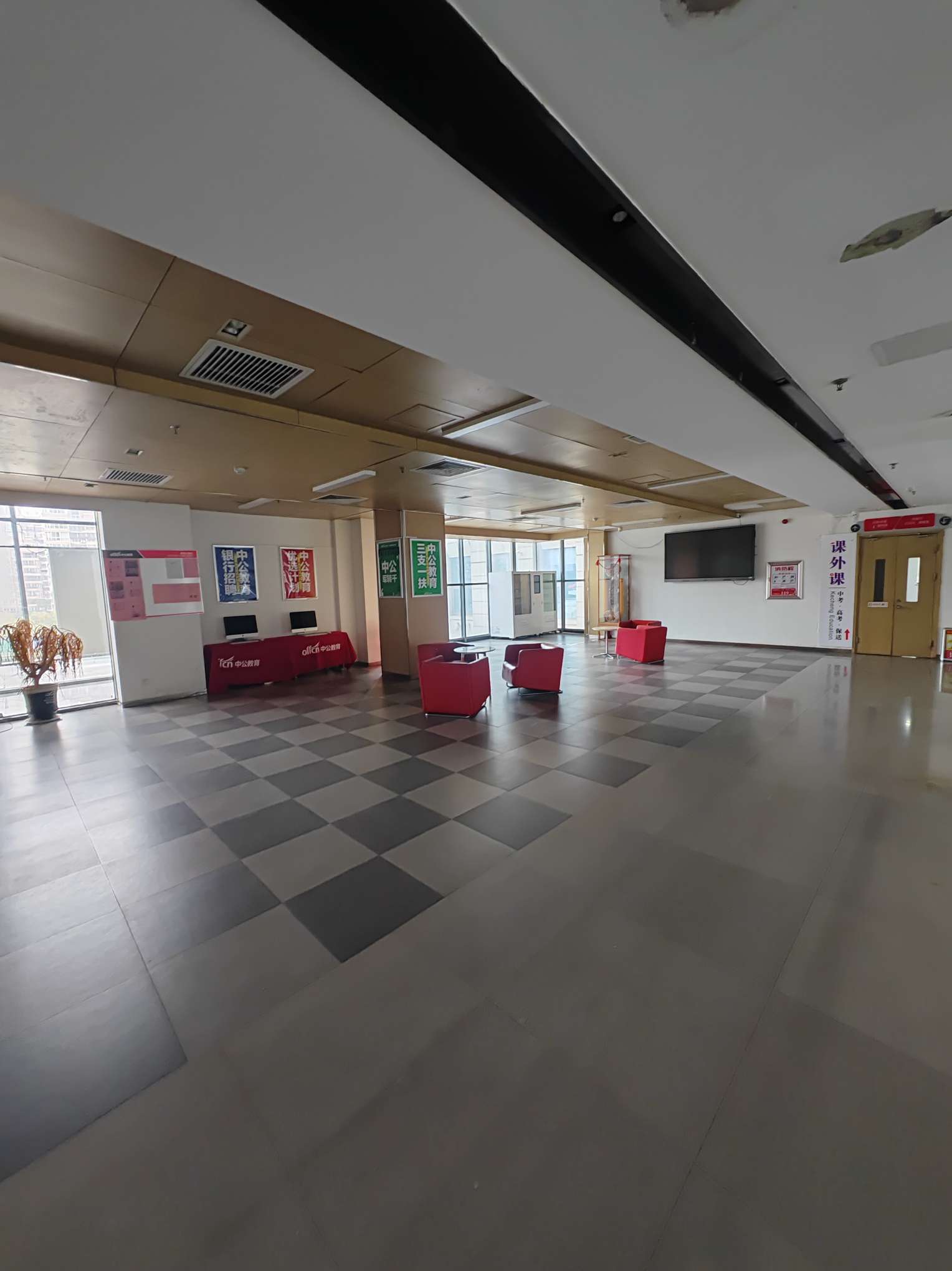  燕山立交教育大厦  南北